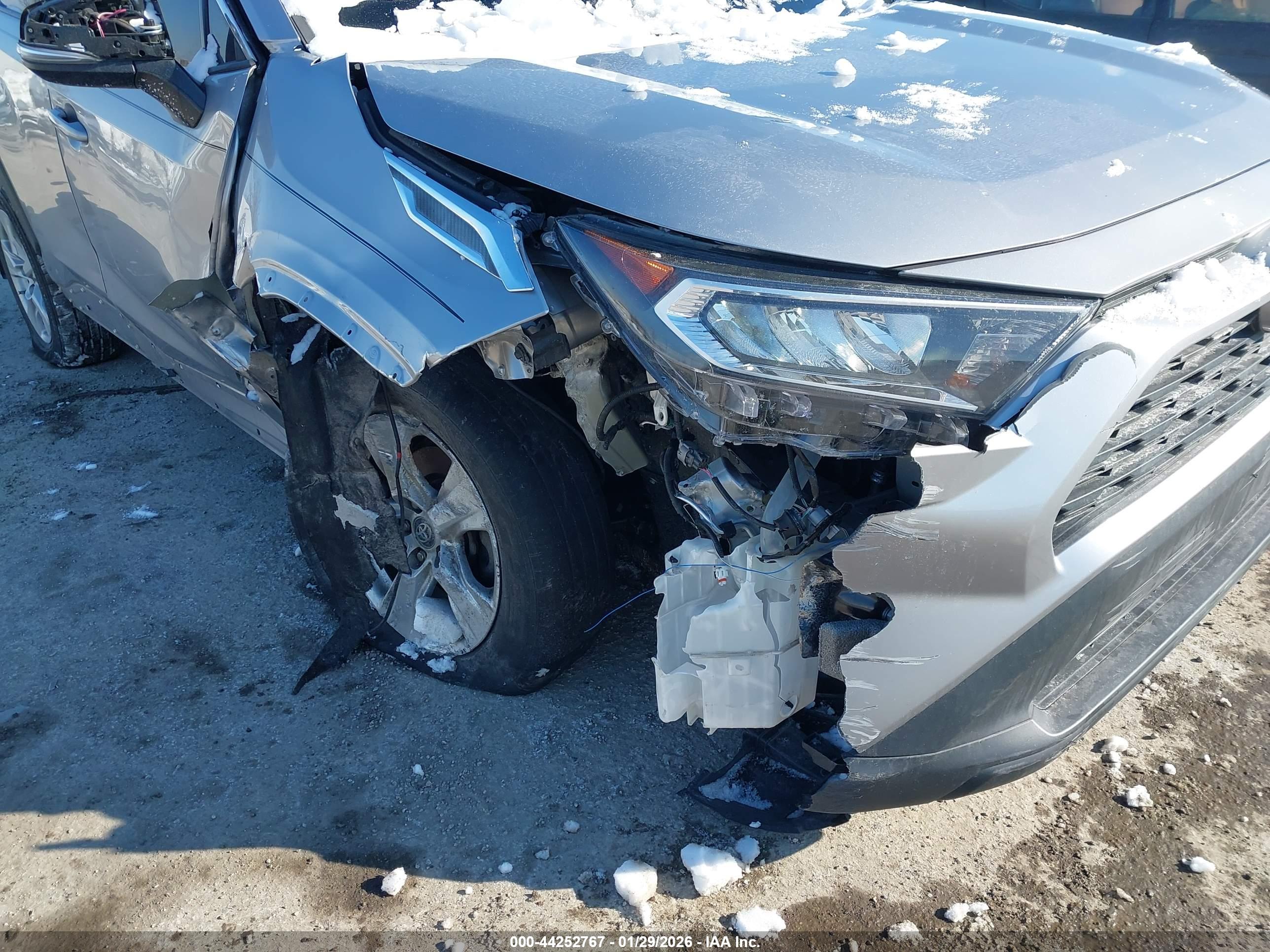 TOYOTA RAV4 image 6