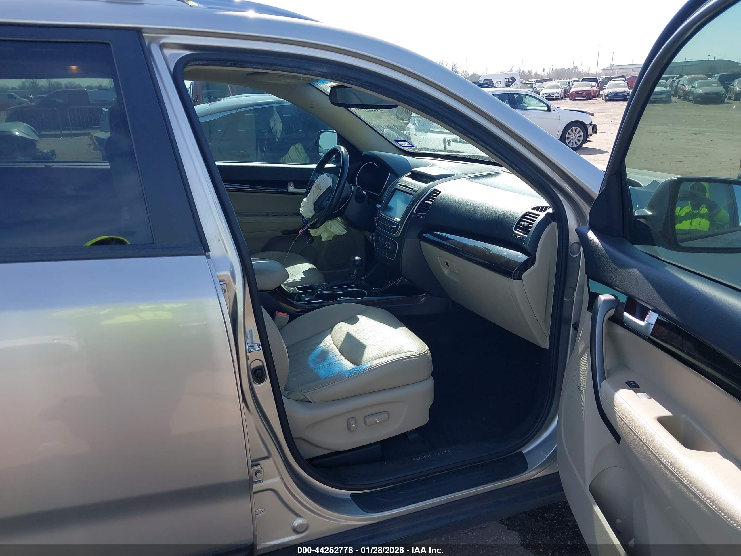KIA SORENTO image 5