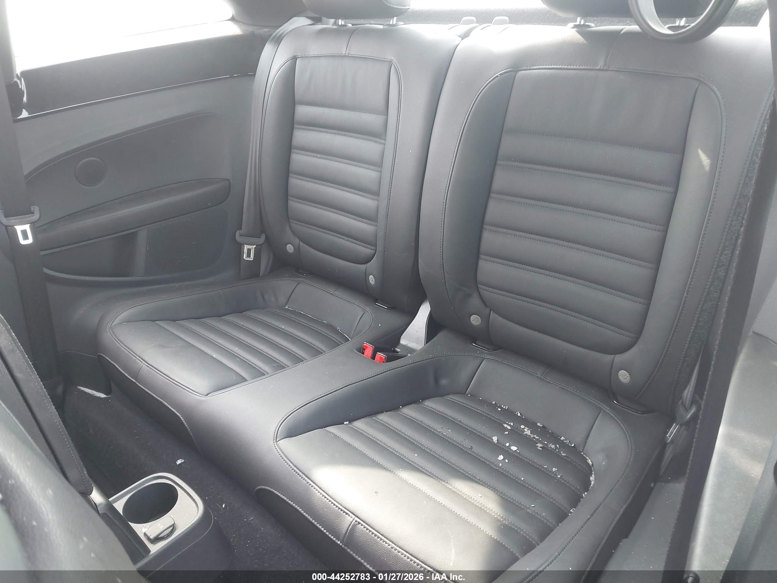 VOLKSWAGEN BEETLE image 8