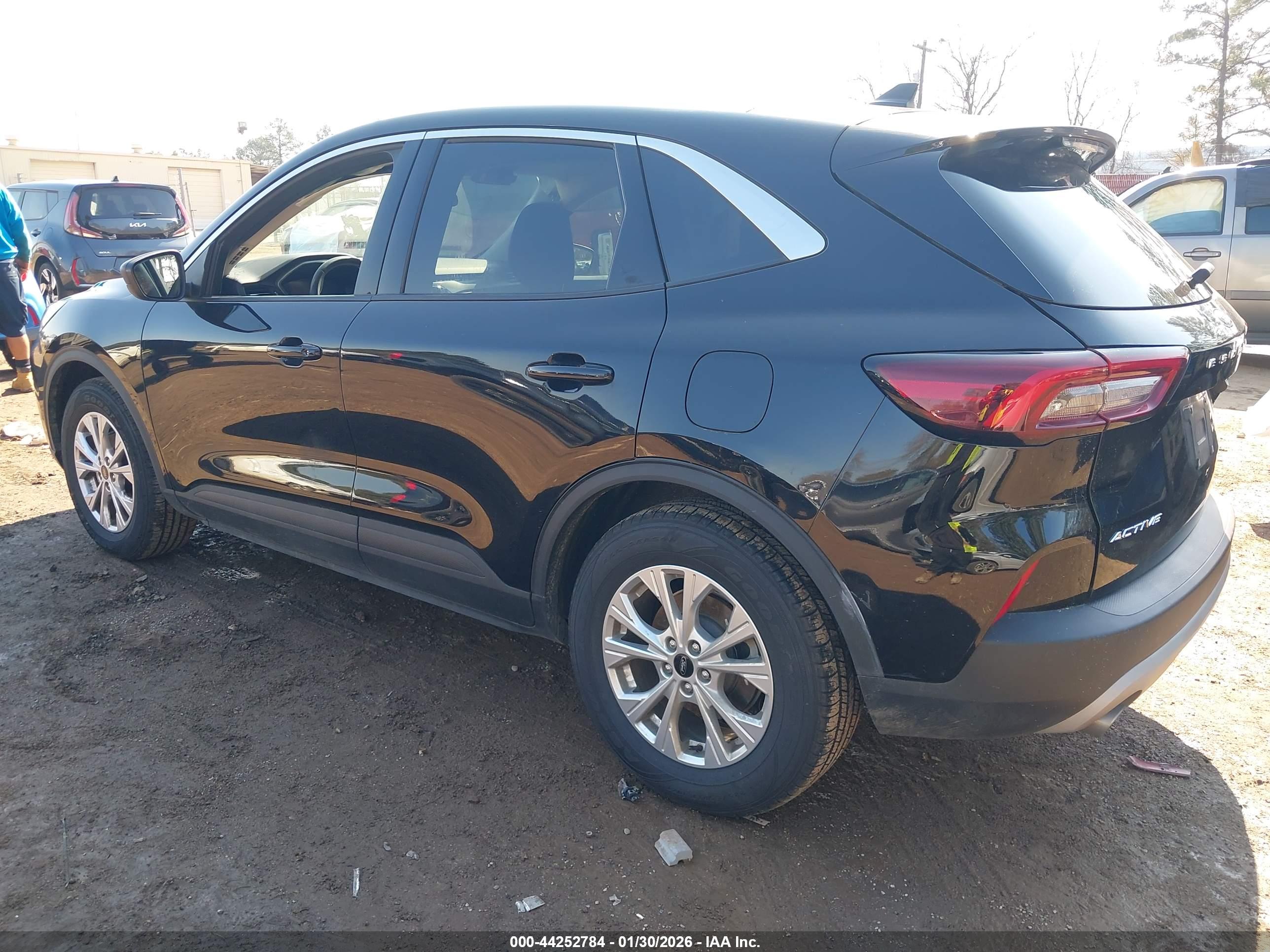 FORD ESCAPE image 3