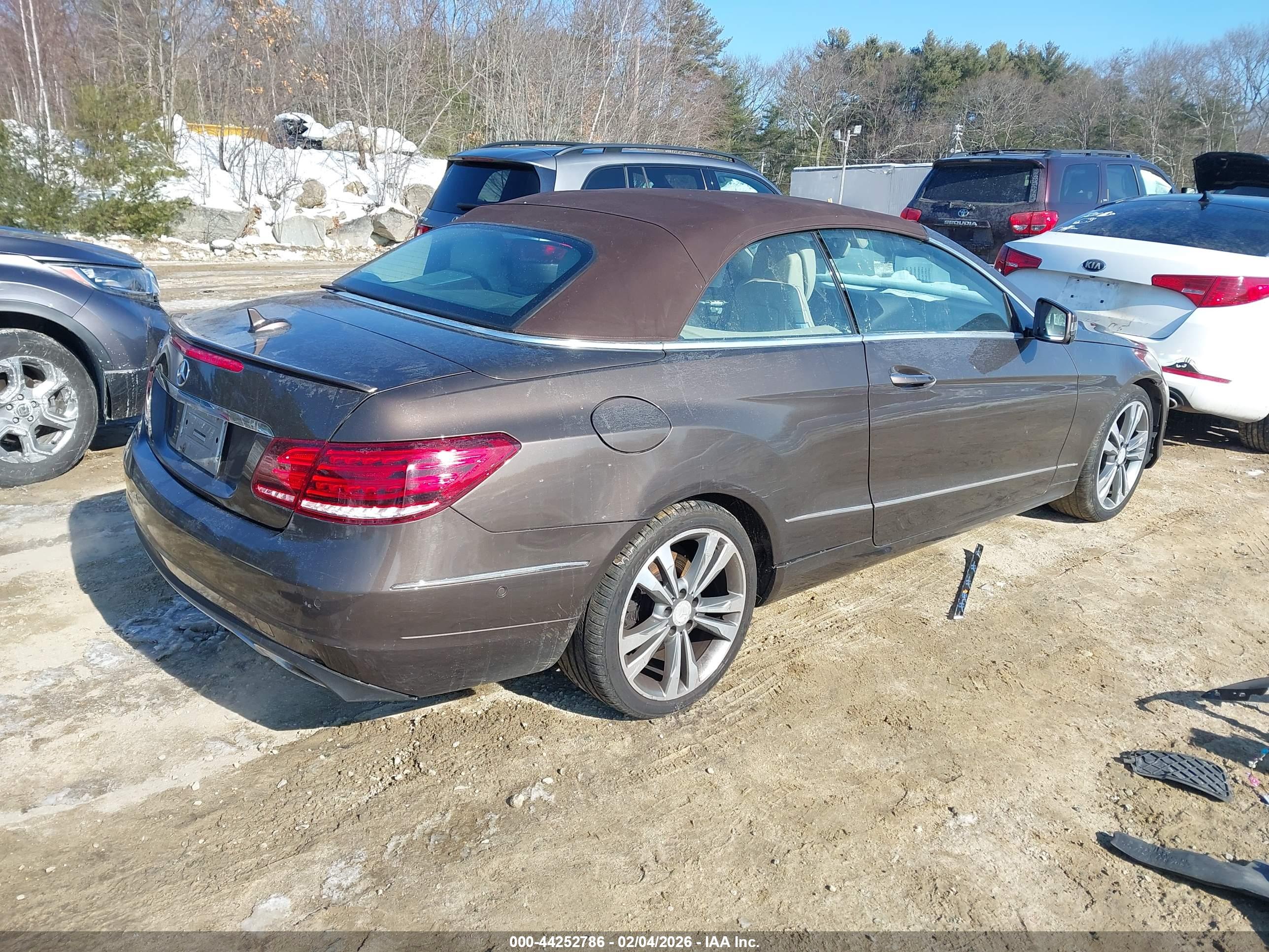 MERCEDES-BENZ E image 4
