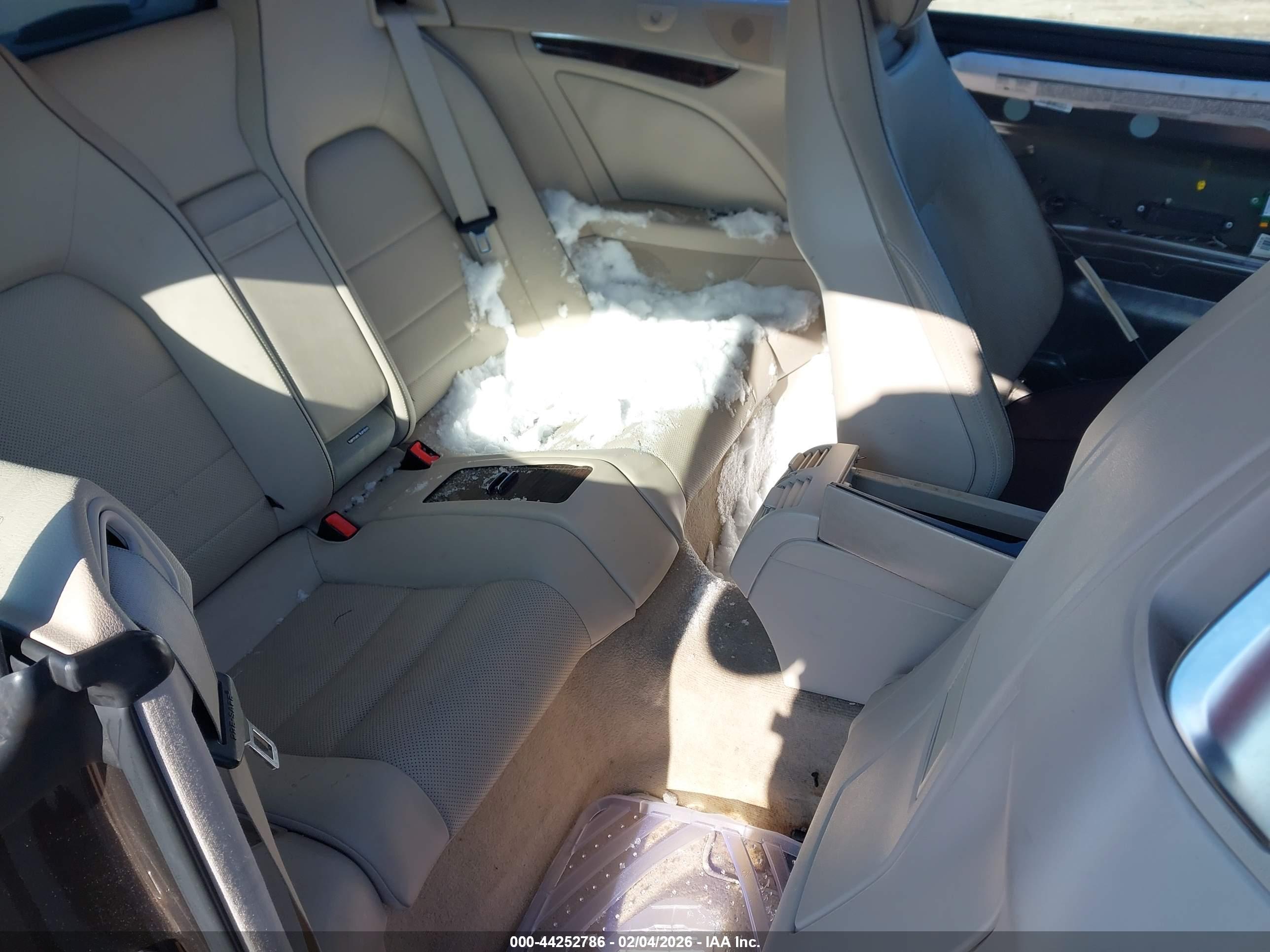 MERCEDES-BENZ E image 8