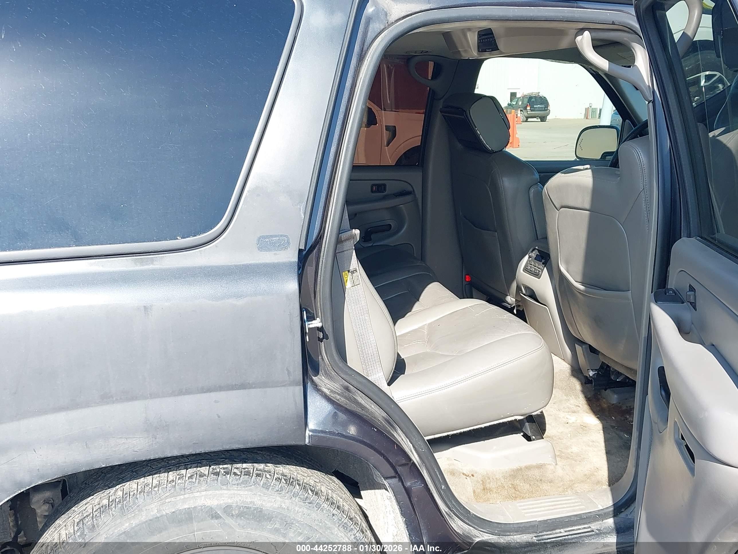 CHEVROLET TAHOE image 8