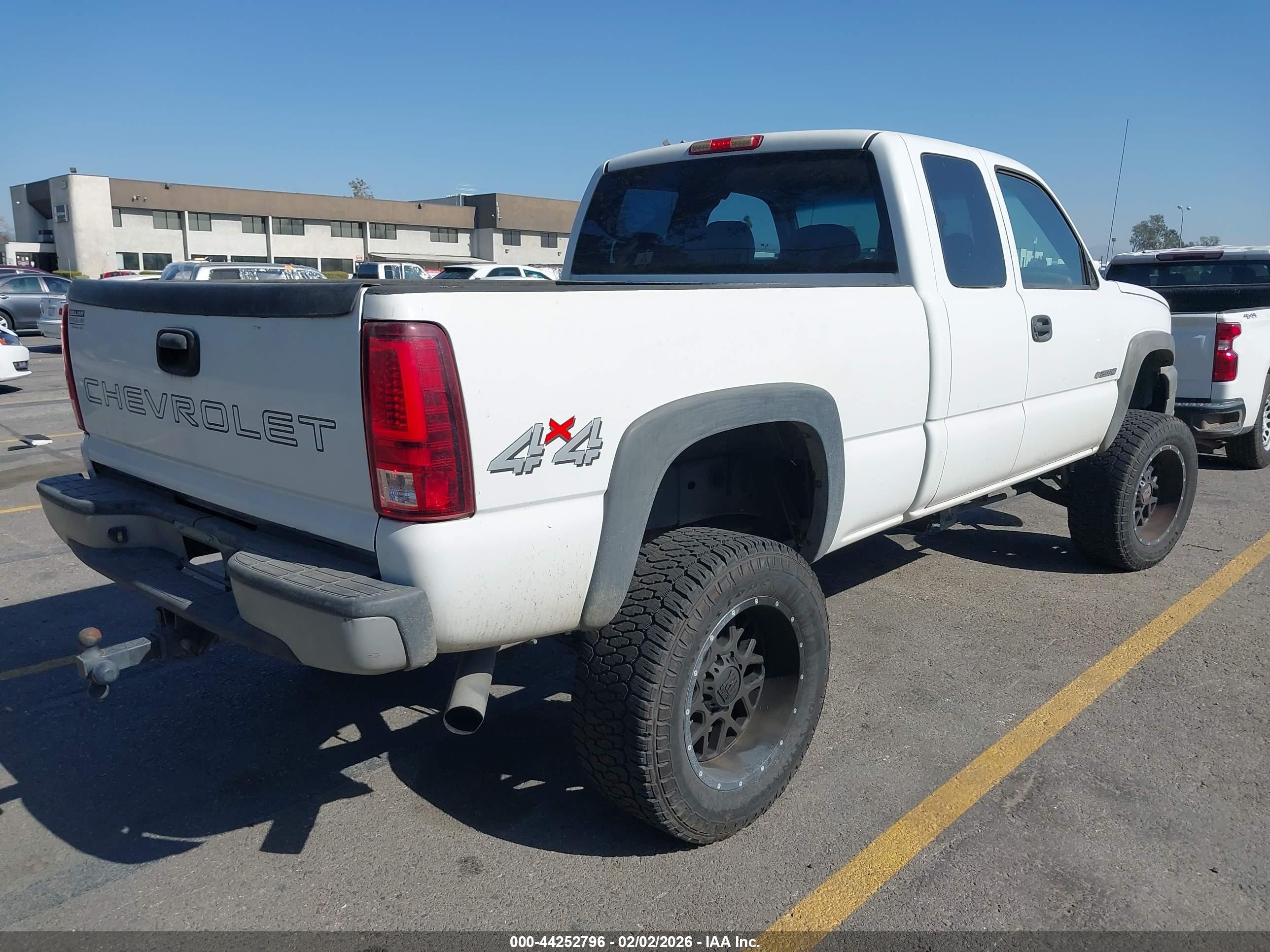 CHEVROLET SILVERADO image 4