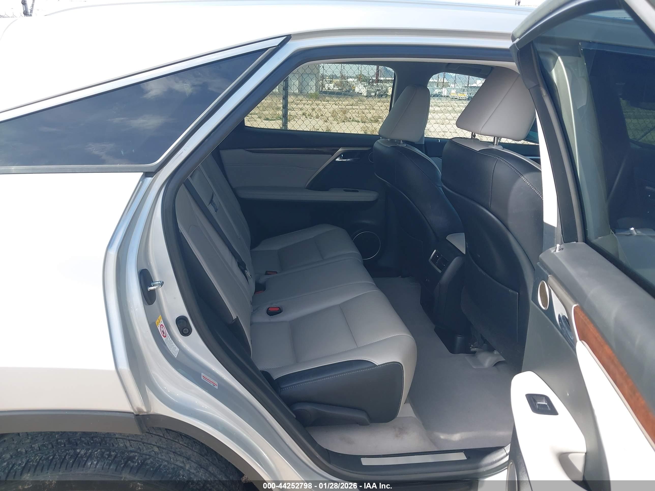 LEXUS RX image 8