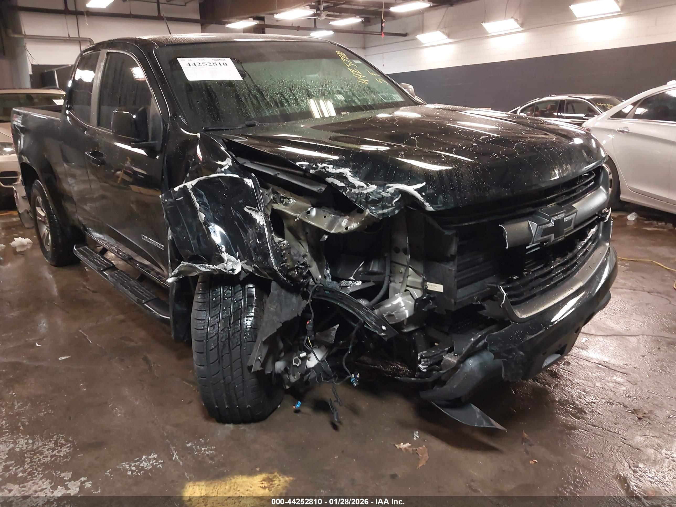 CHEVROLET COLORADO image 6