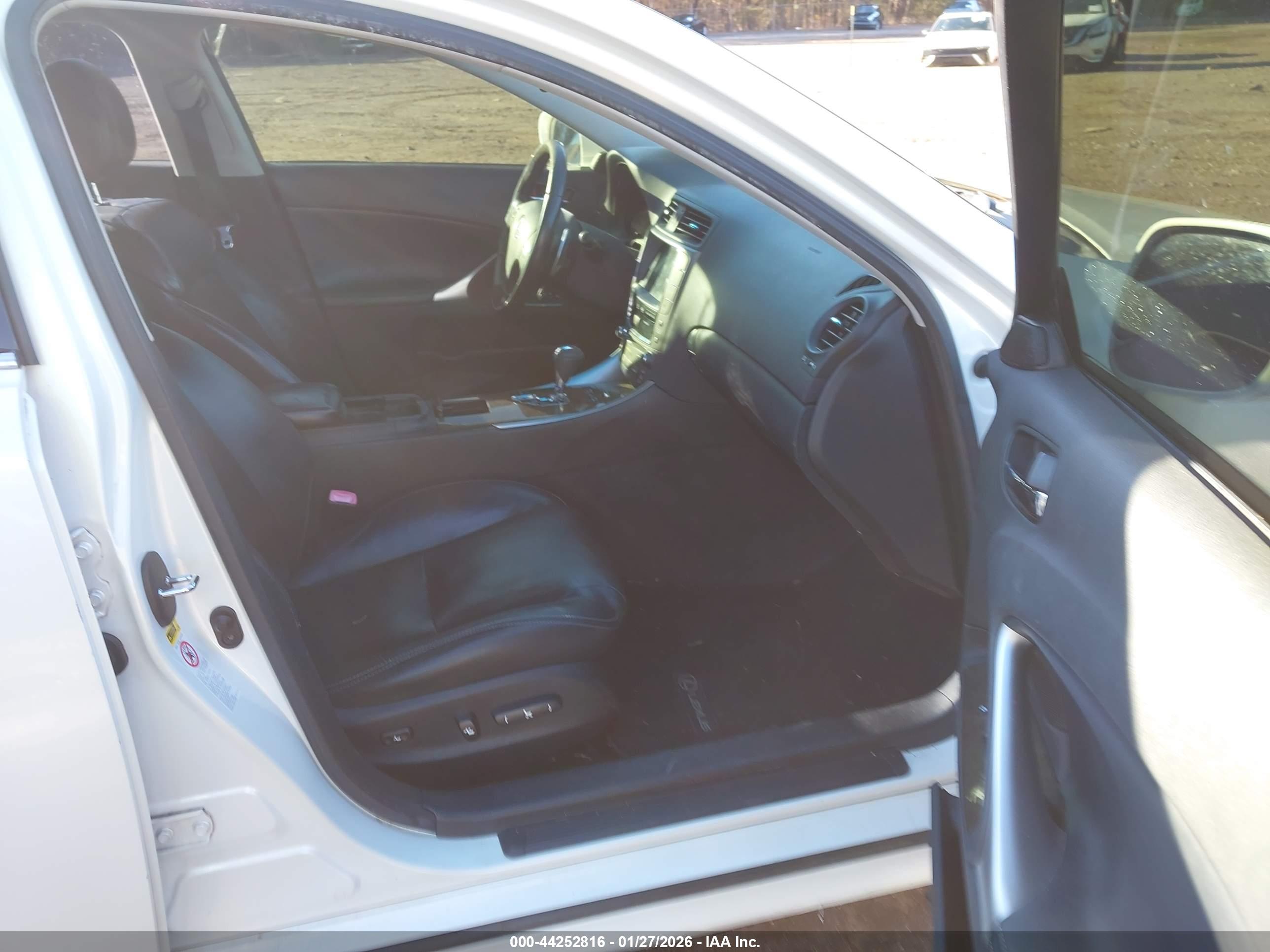 LEXUS IS image 5