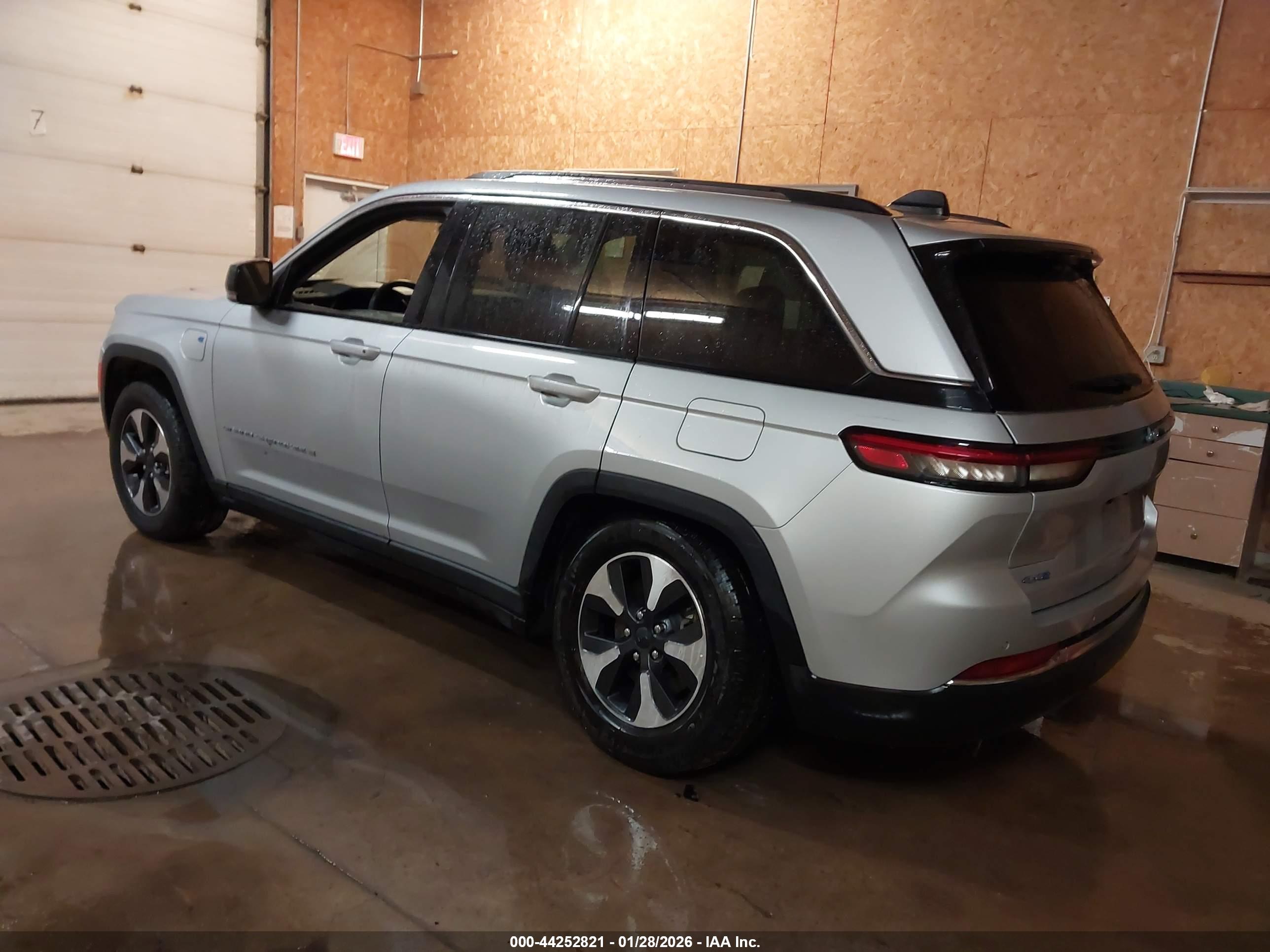 JEEP GRAND image 3