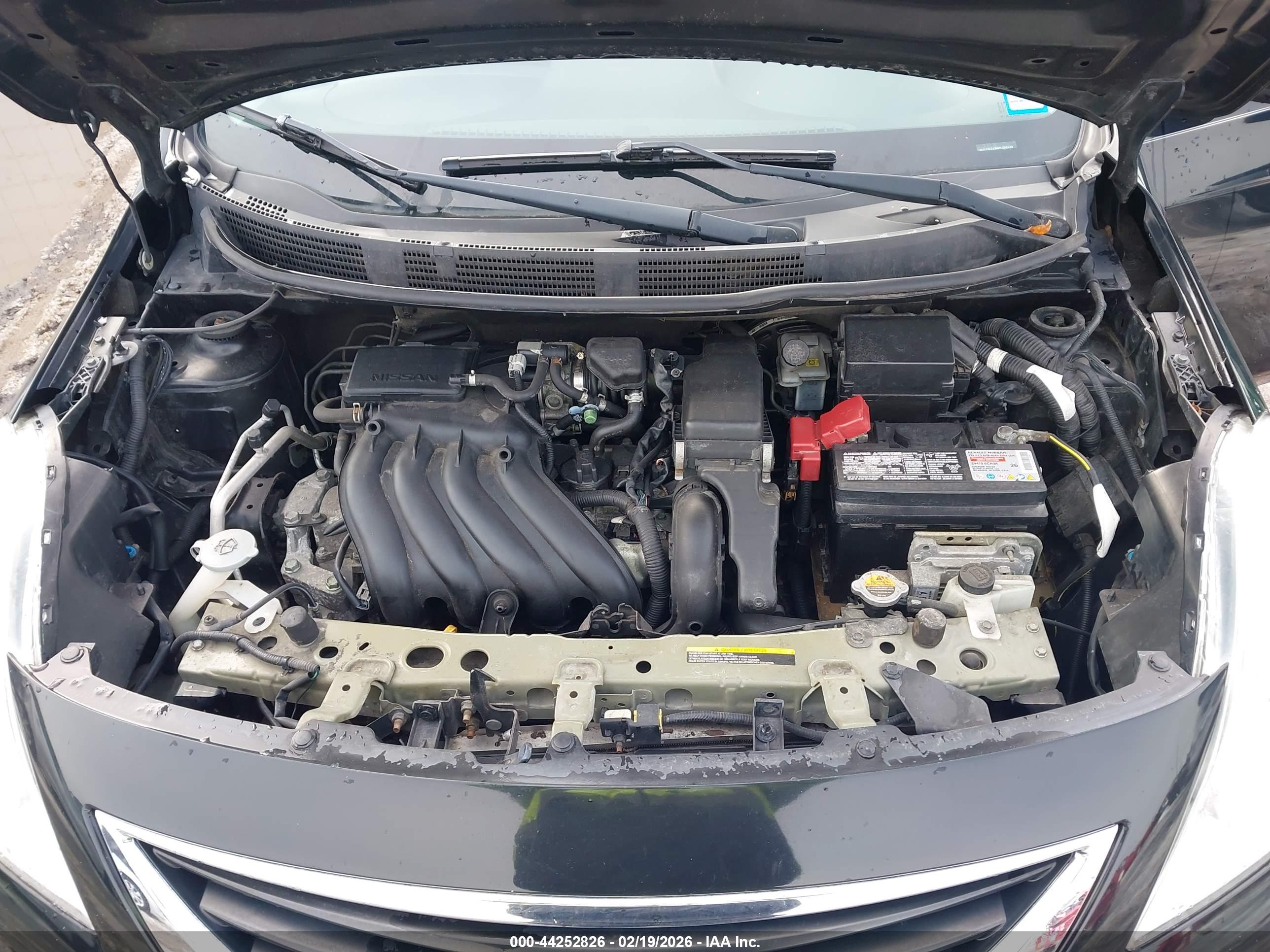 NISSAN VERSA image 10