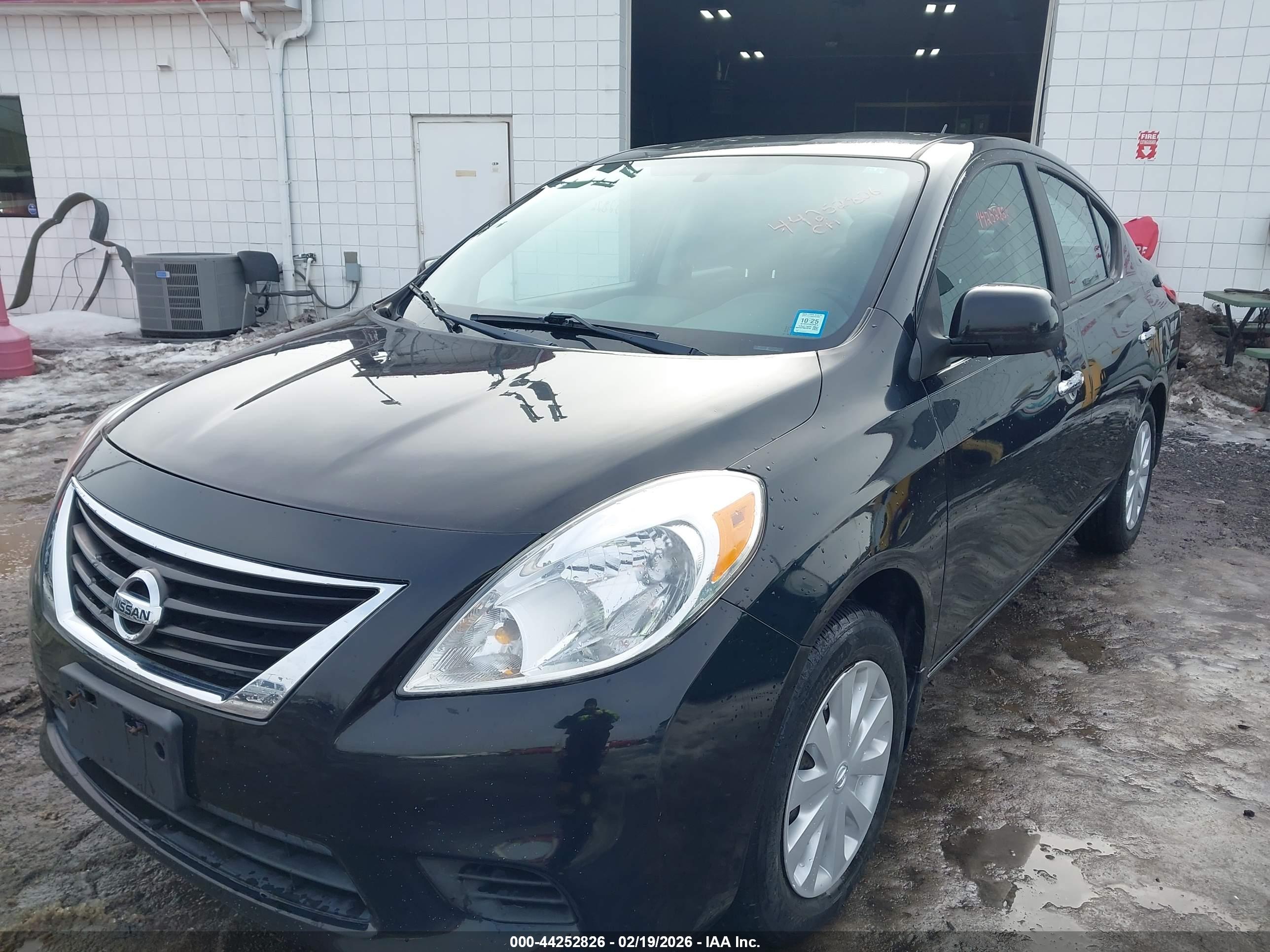 NISSAN VERSA image 6