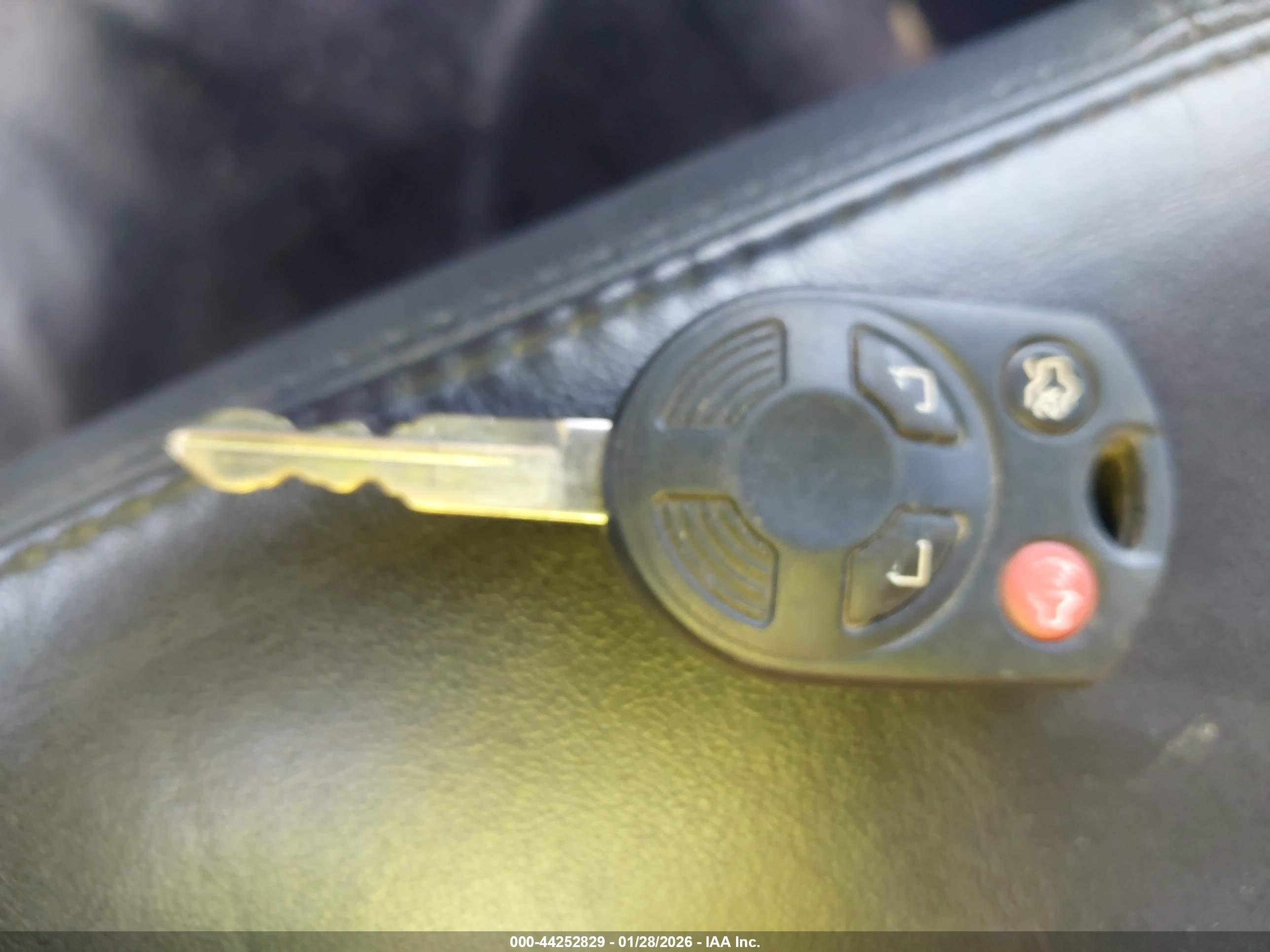 FORD ESCAPE image 11