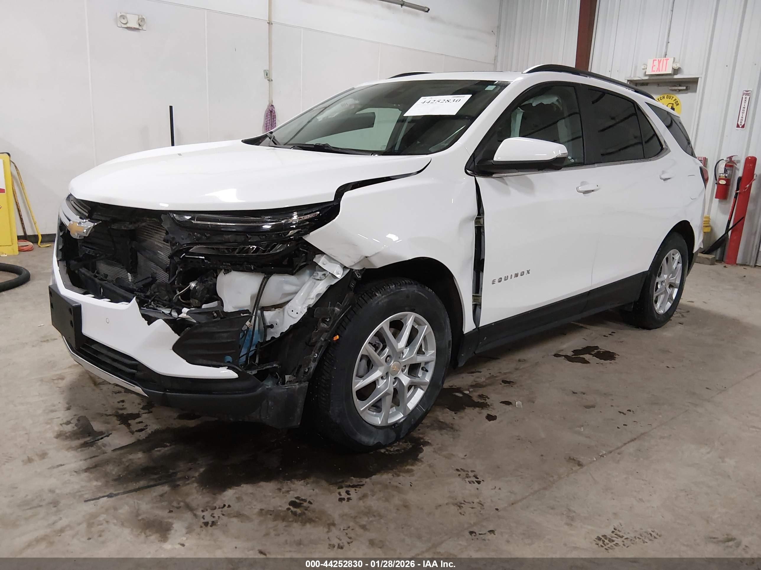 CHEVROLET EQUINOX image 2