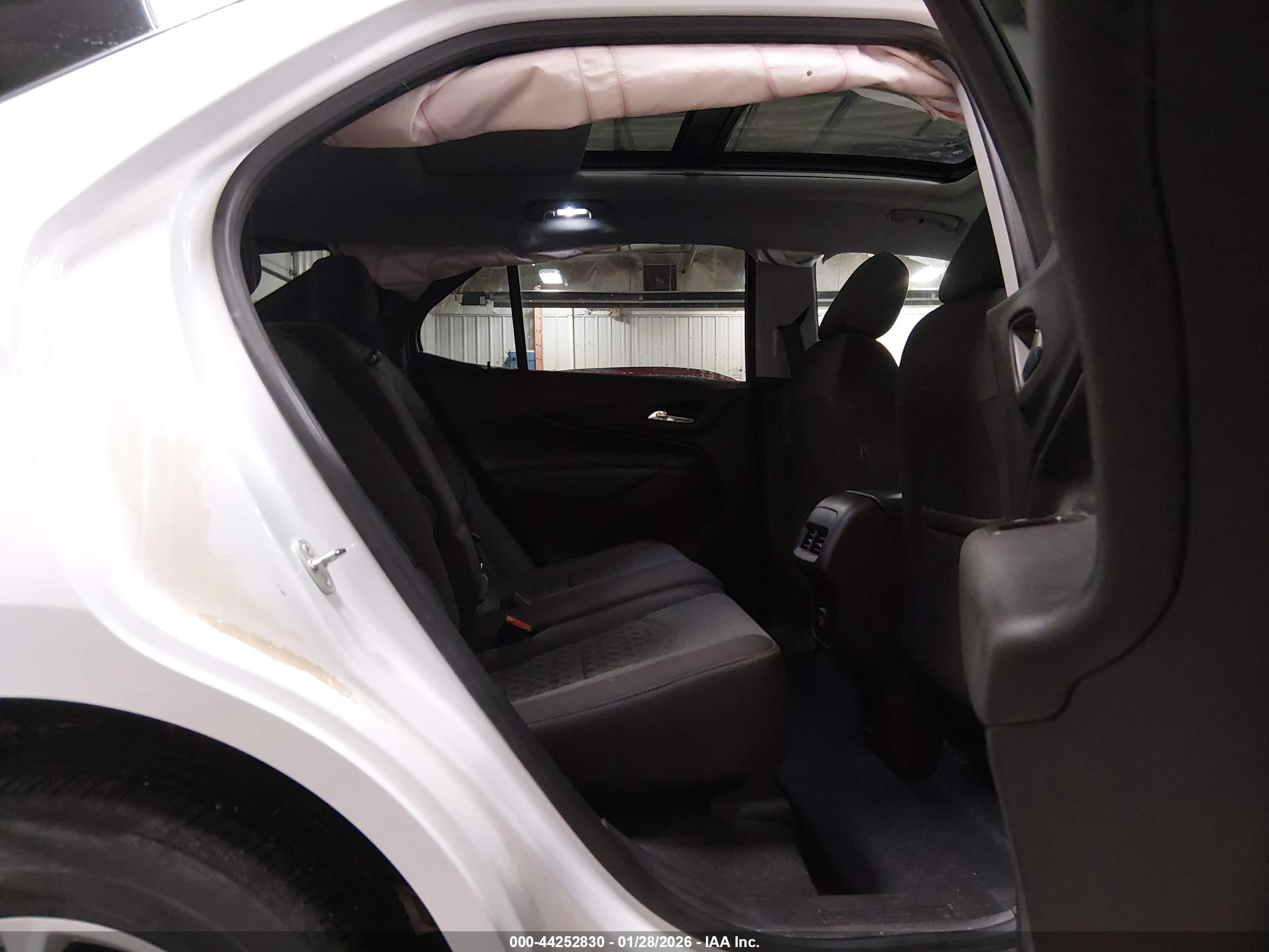 CHEVROLET EQUINOX image 8
