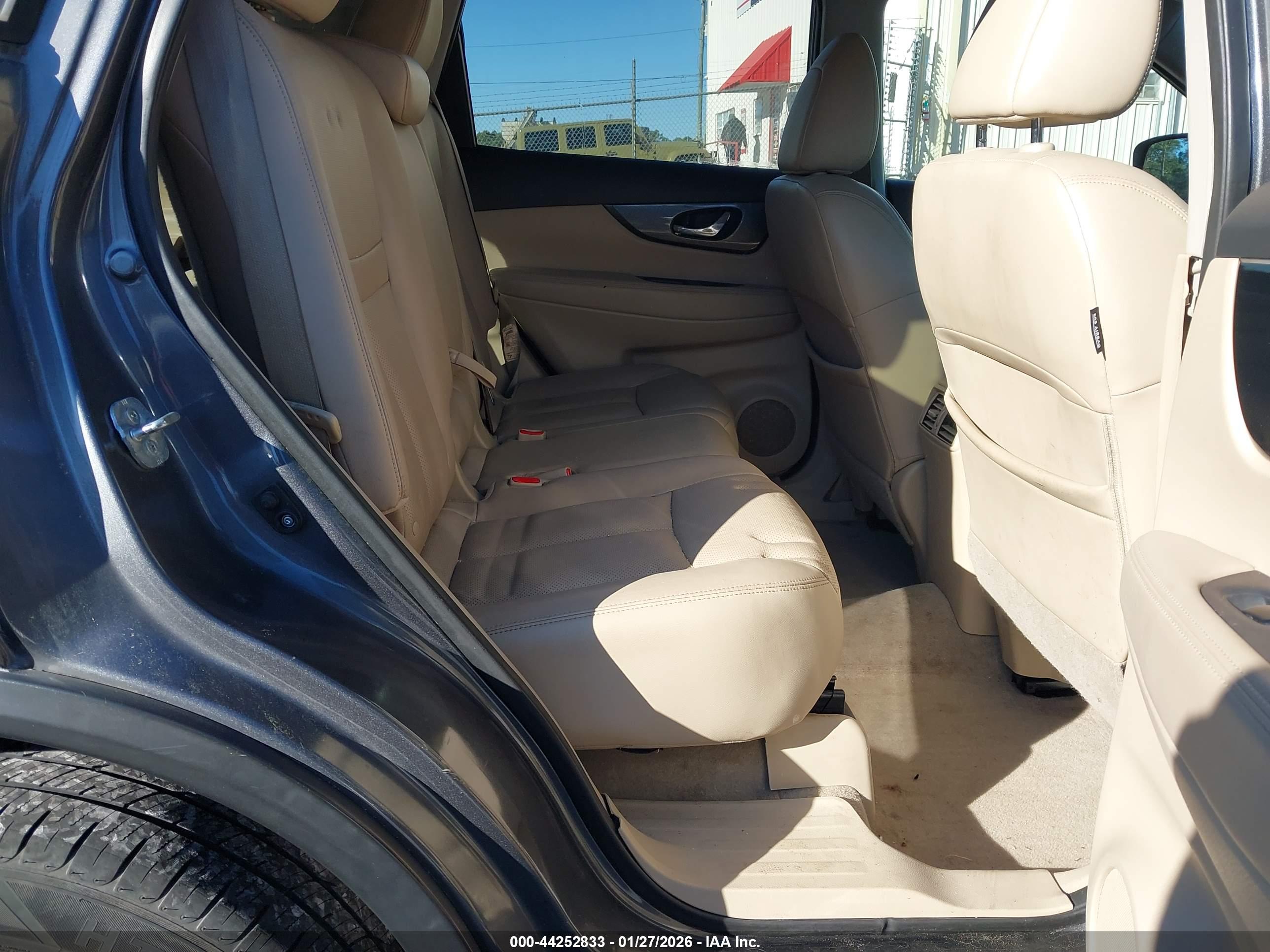 NISSAN ROGUE image 8