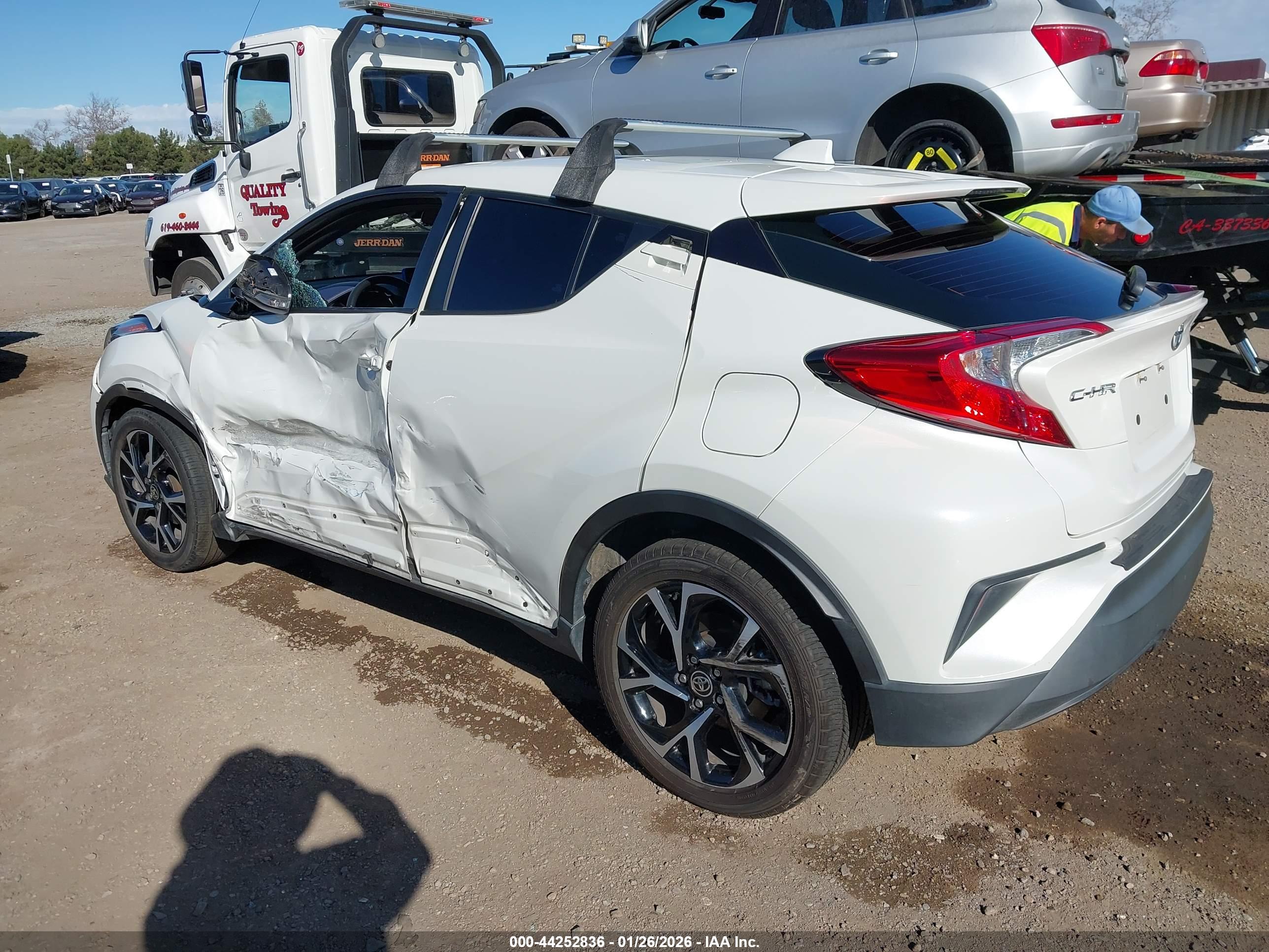 TOYOTA C-HR image 3