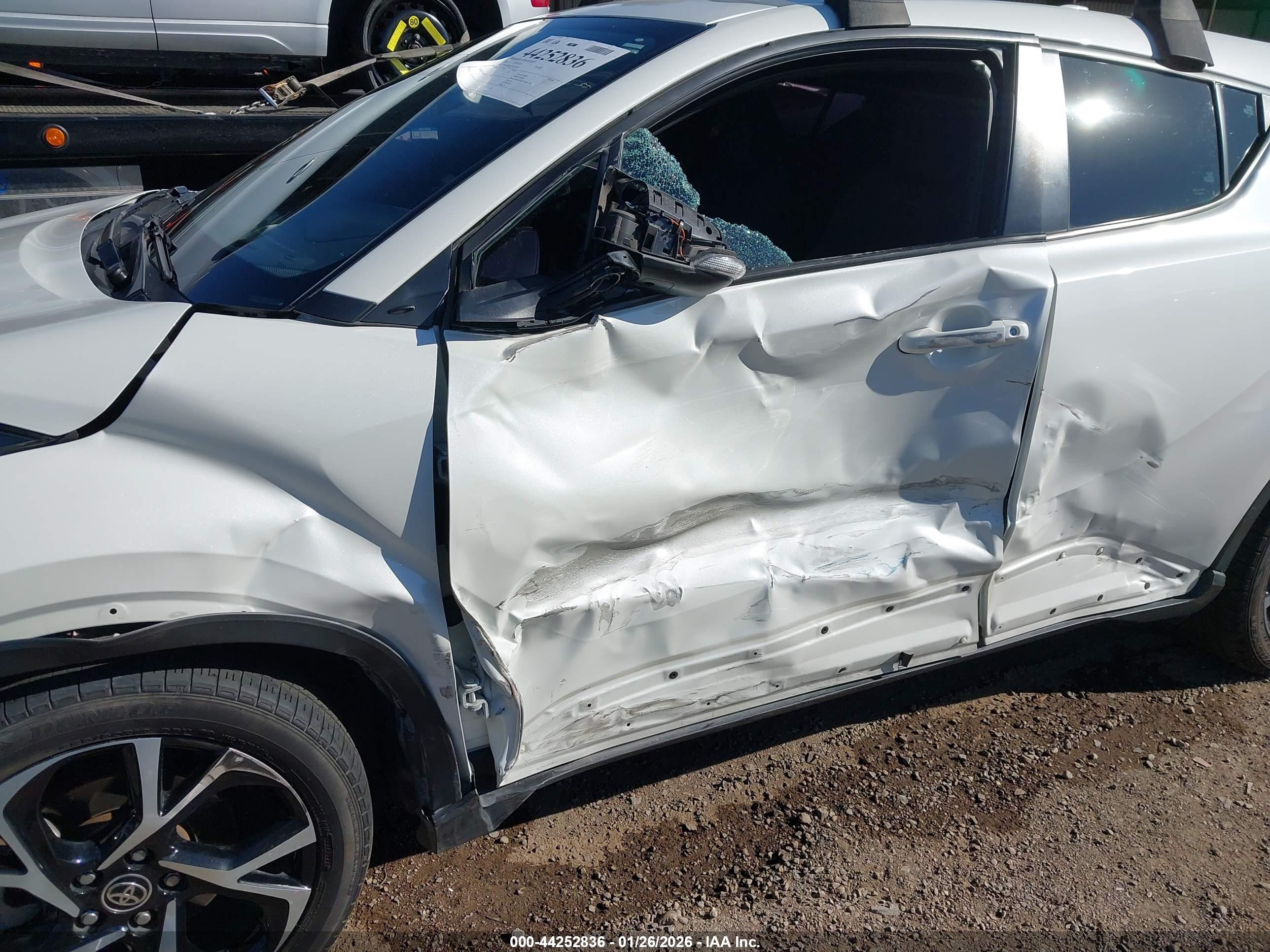 TOYOTA C-HR image 6