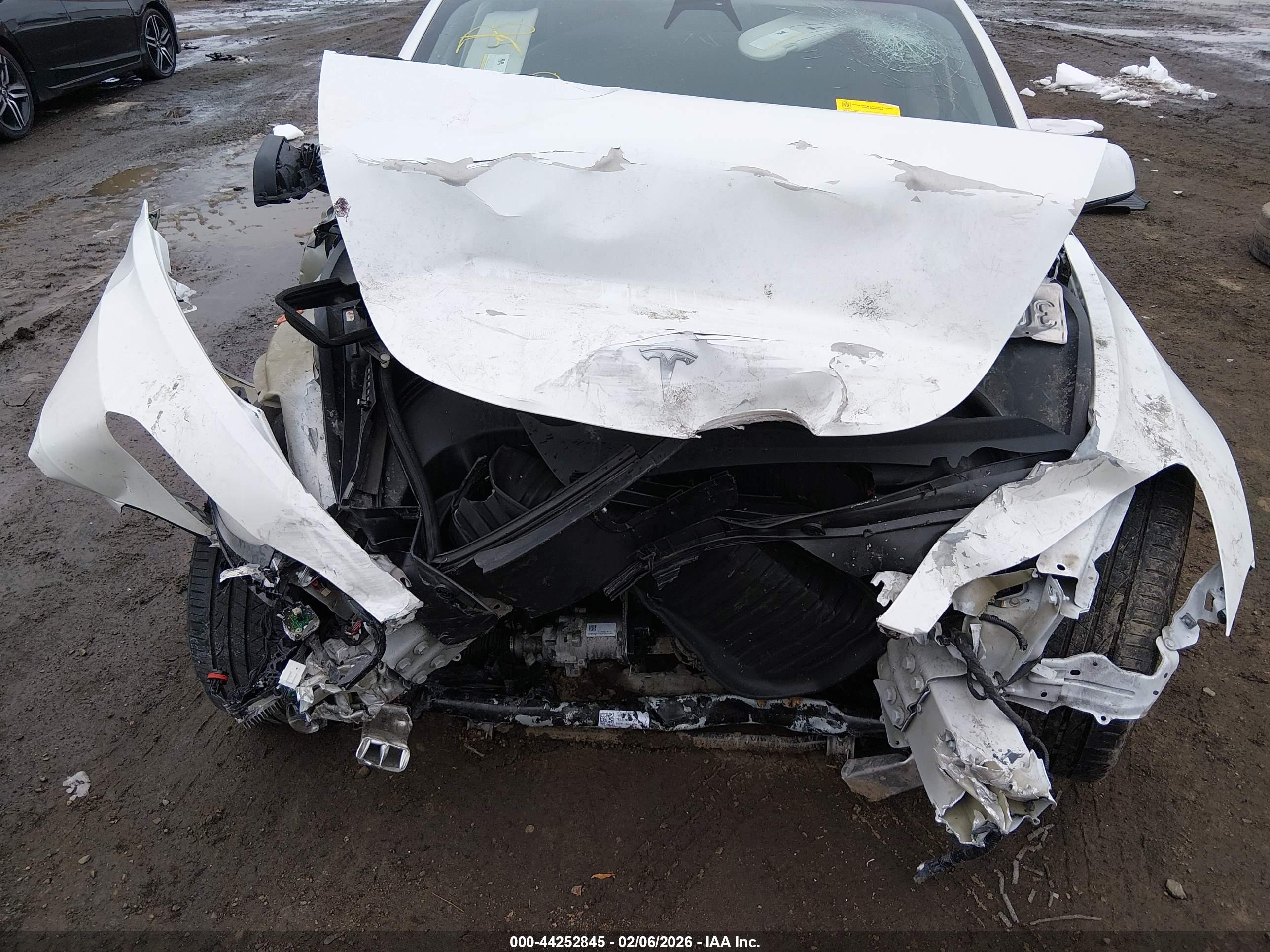 TESLA MODEL image 10