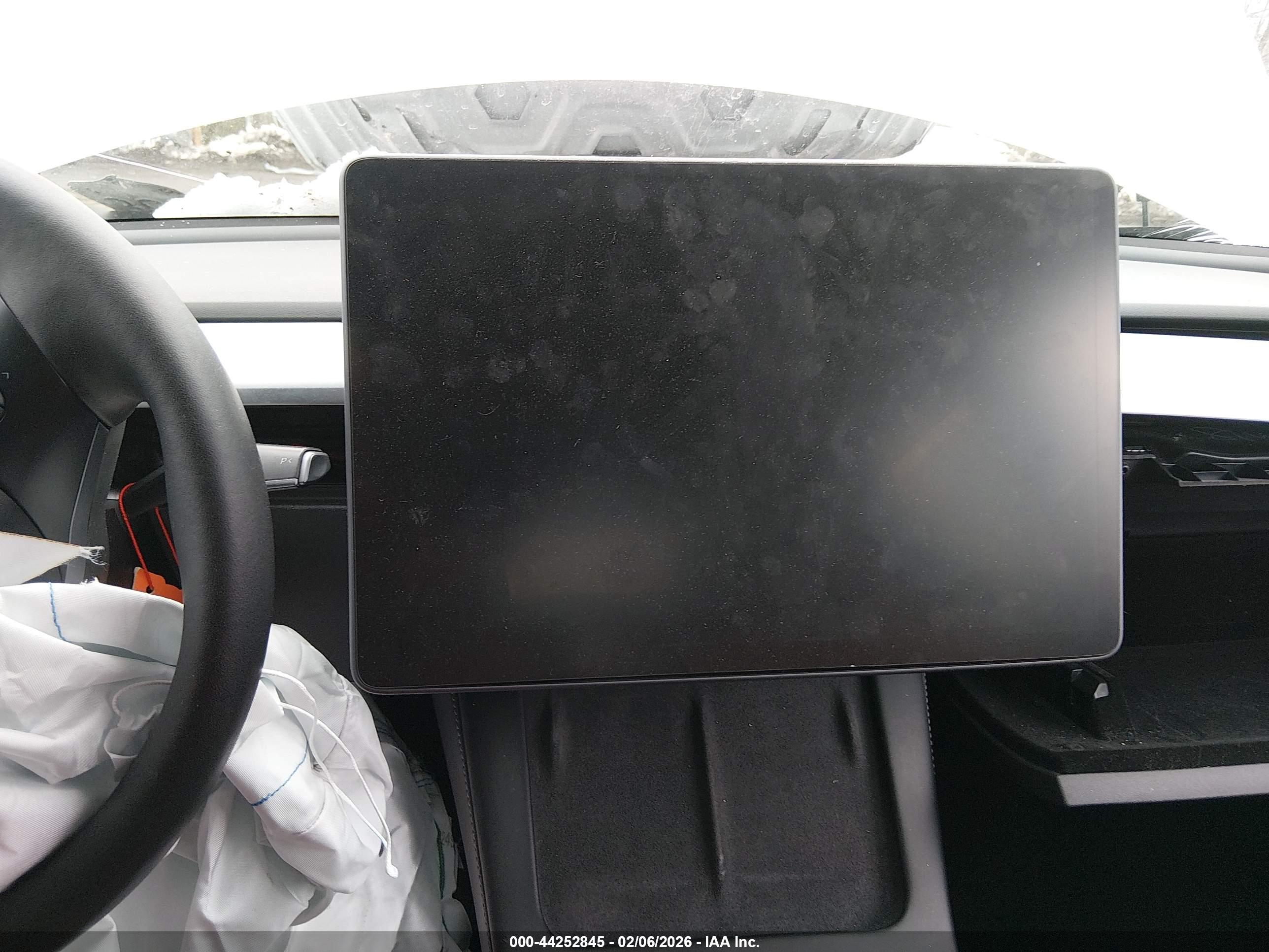 TESLA MODEL image 7