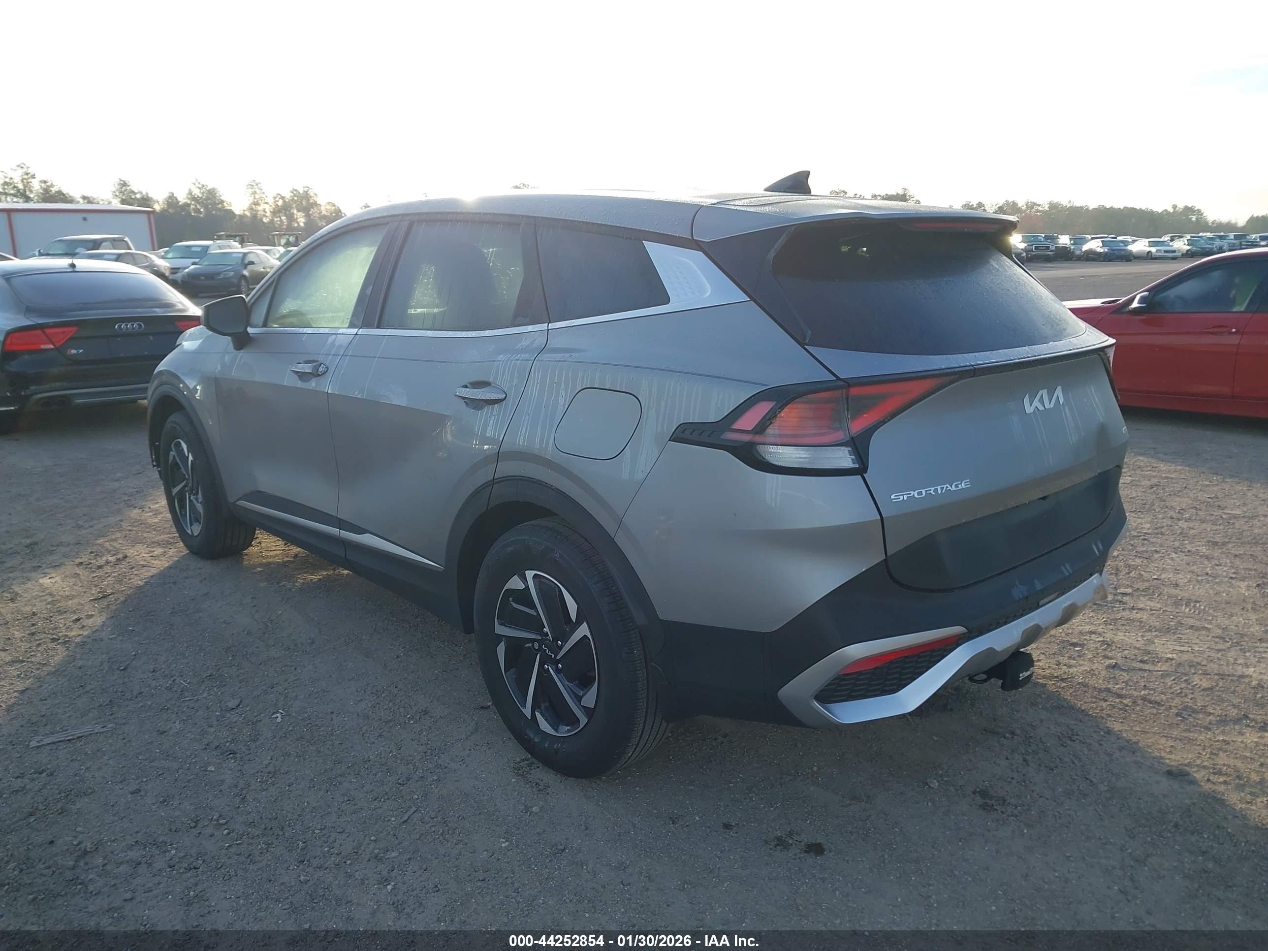 KIA SPORTAGE image 3