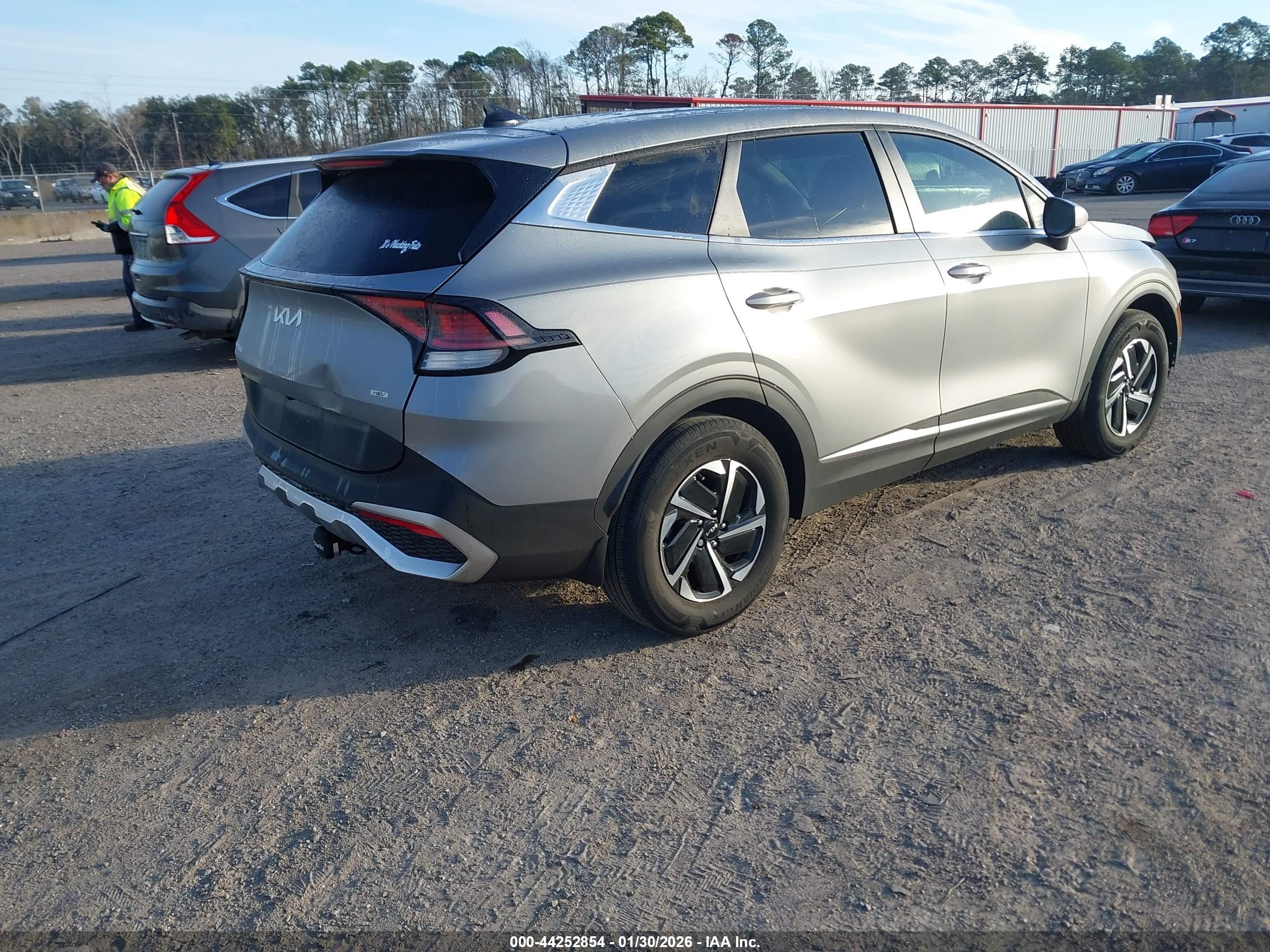 KIA SPORTAGE image 4