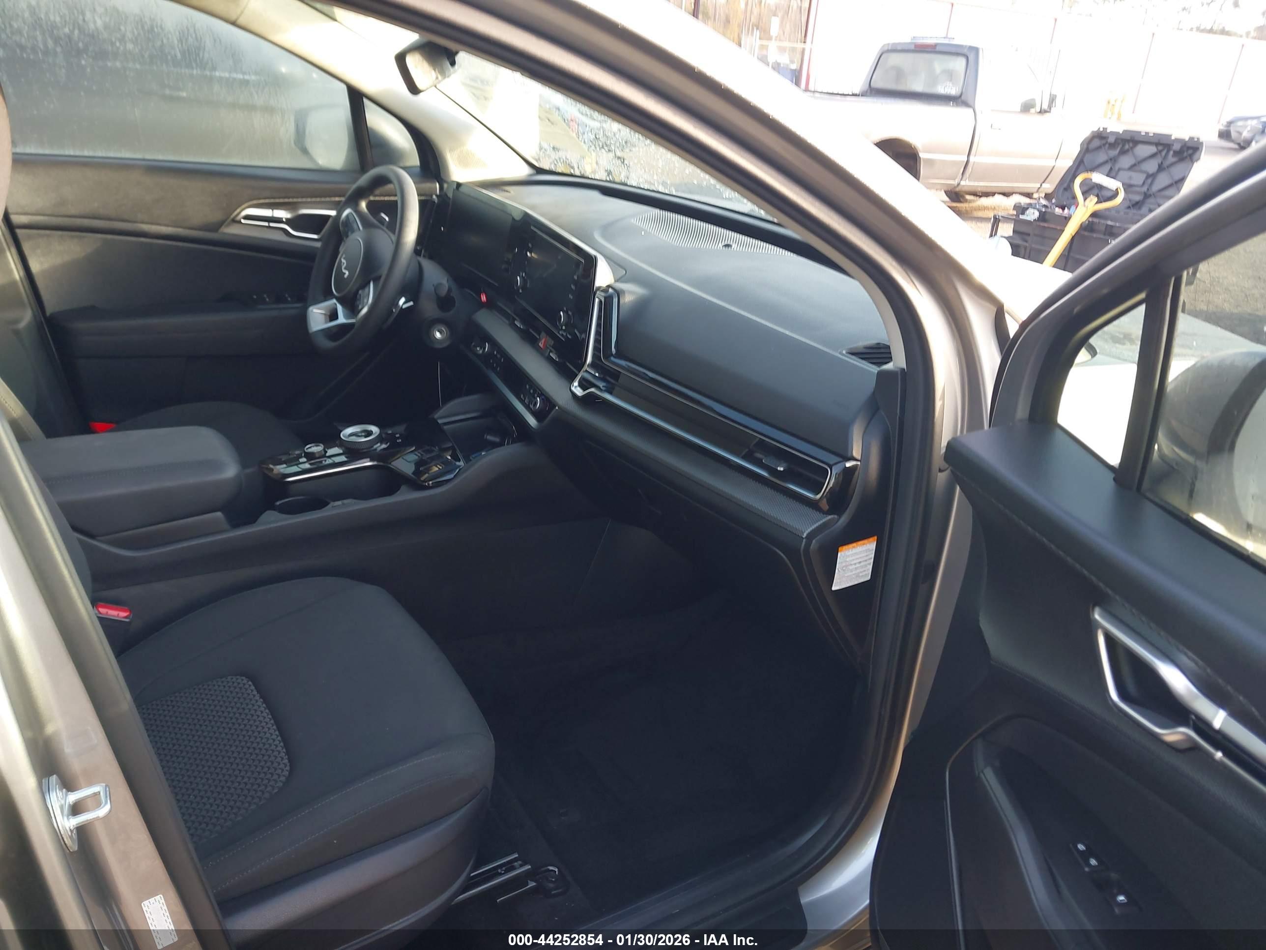 KIA SPORTAGE image 5