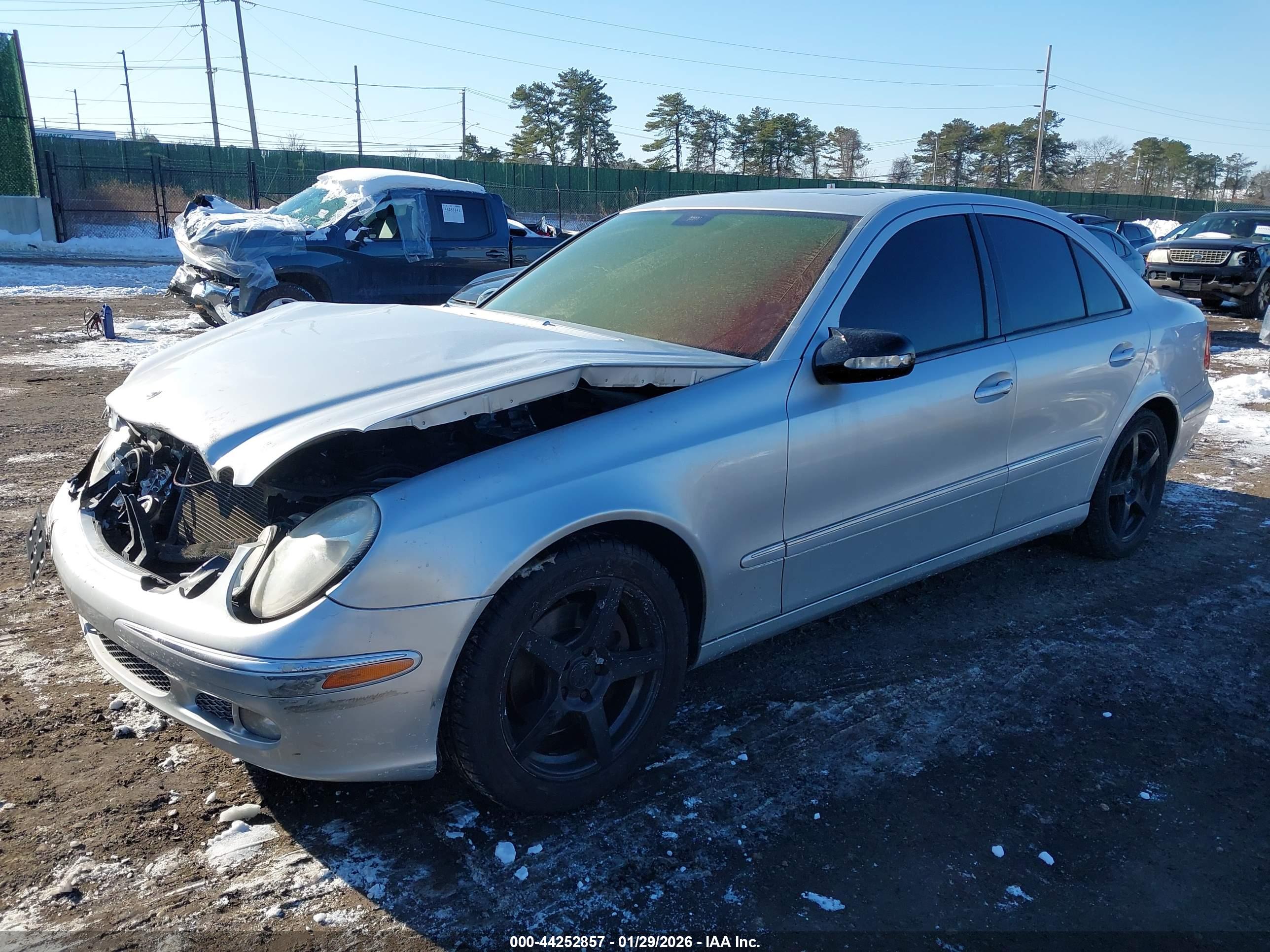 MERCEDES-BENZ E image 2