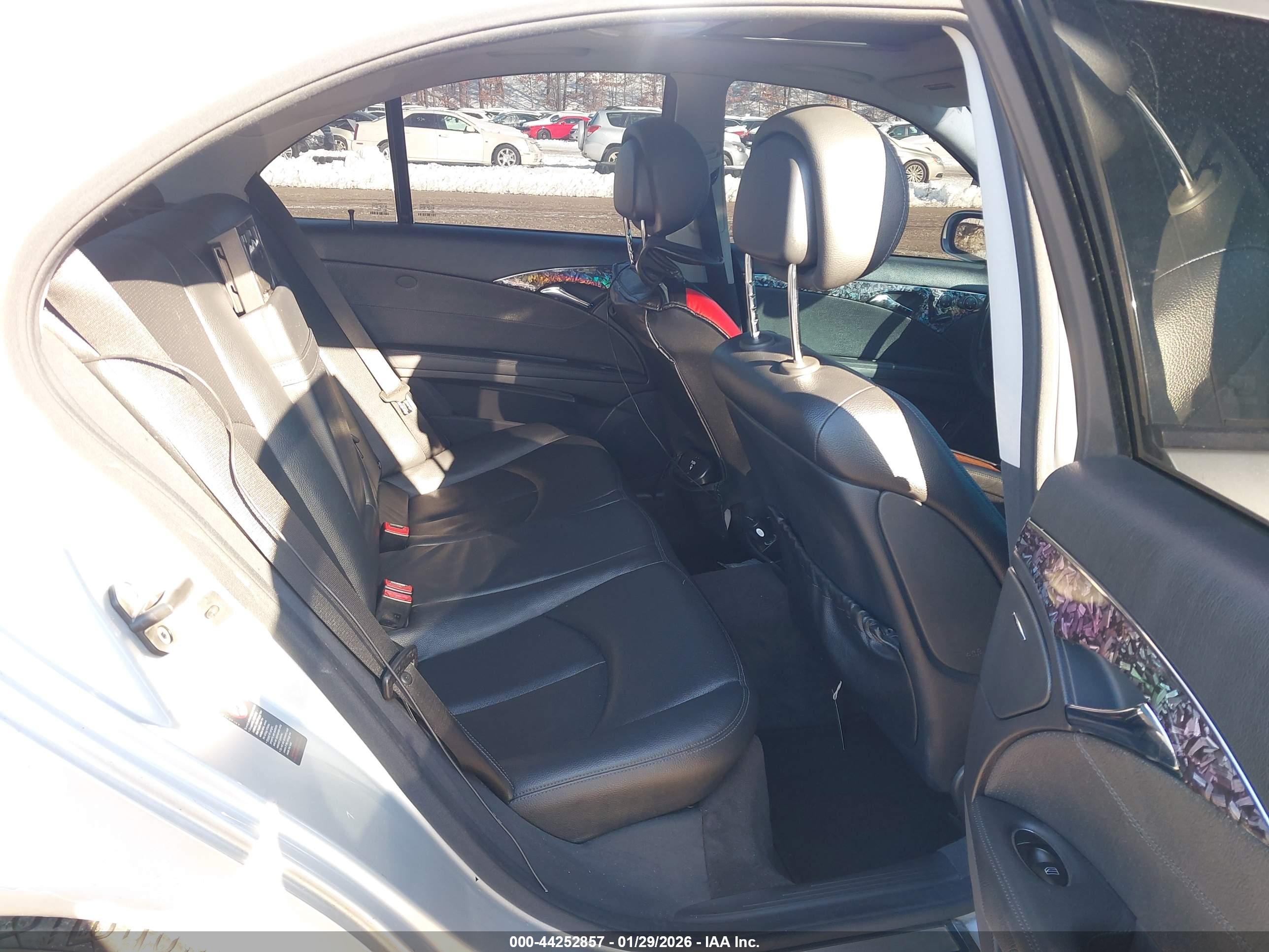 MERCEDES-BENZ E image 8