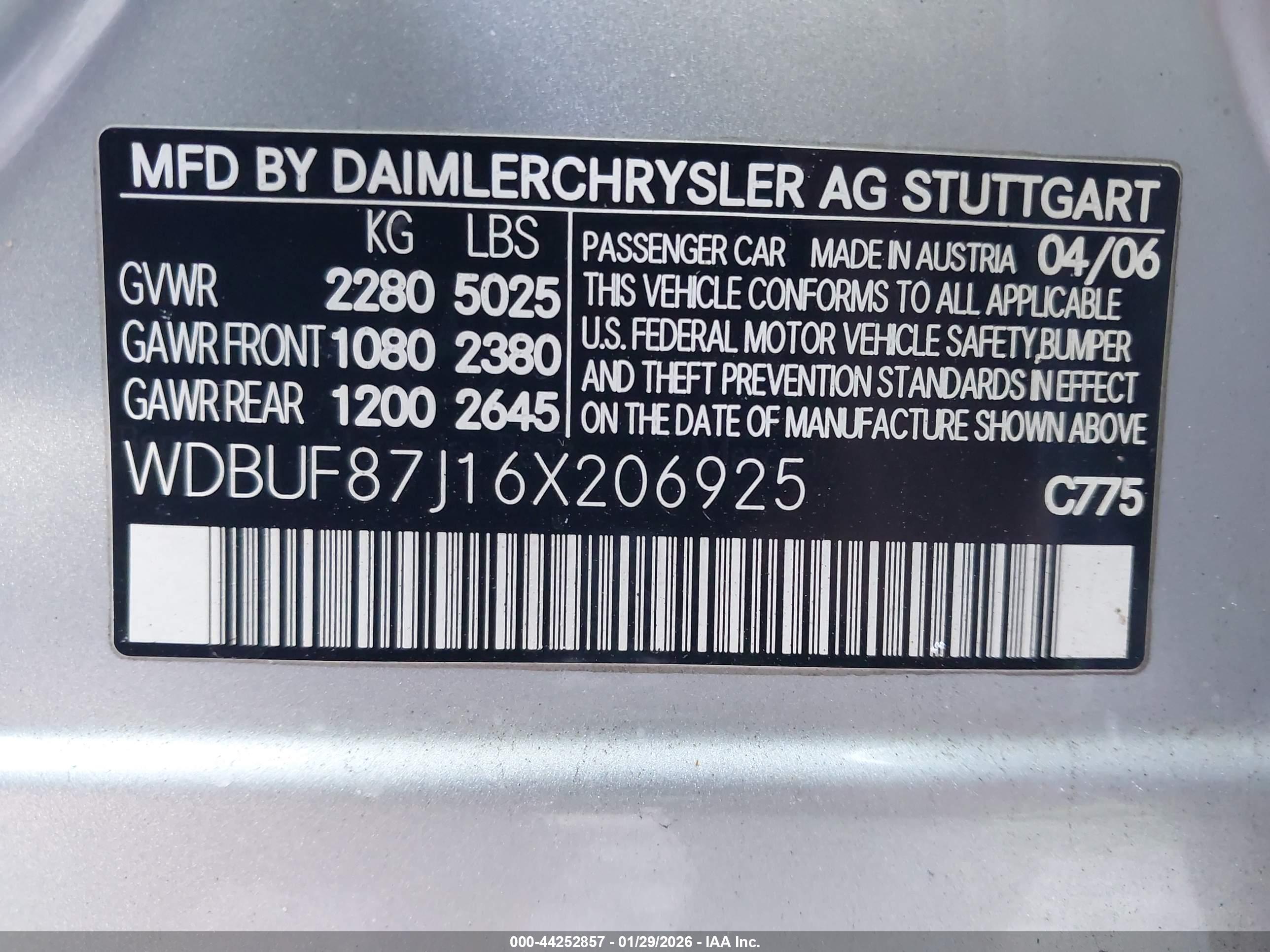 MERCEDES-BENZ E image 9