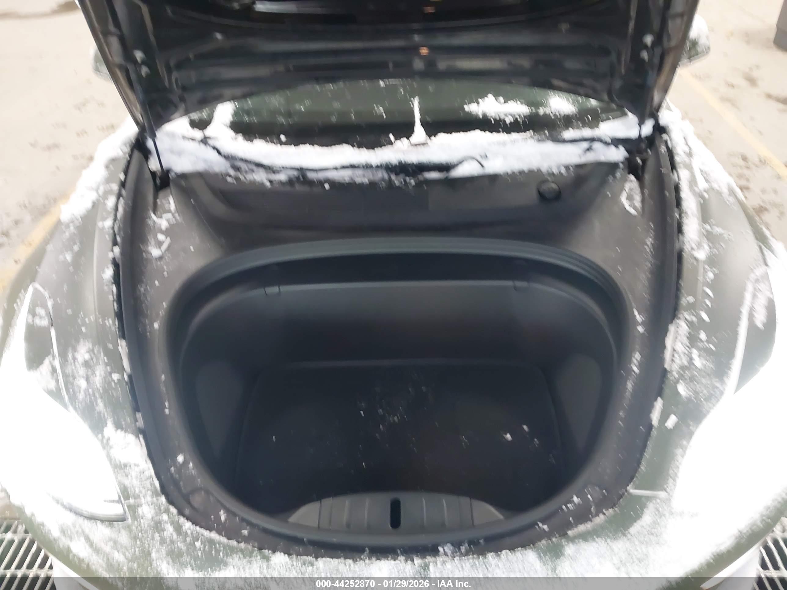 TESLA MODEL image 10