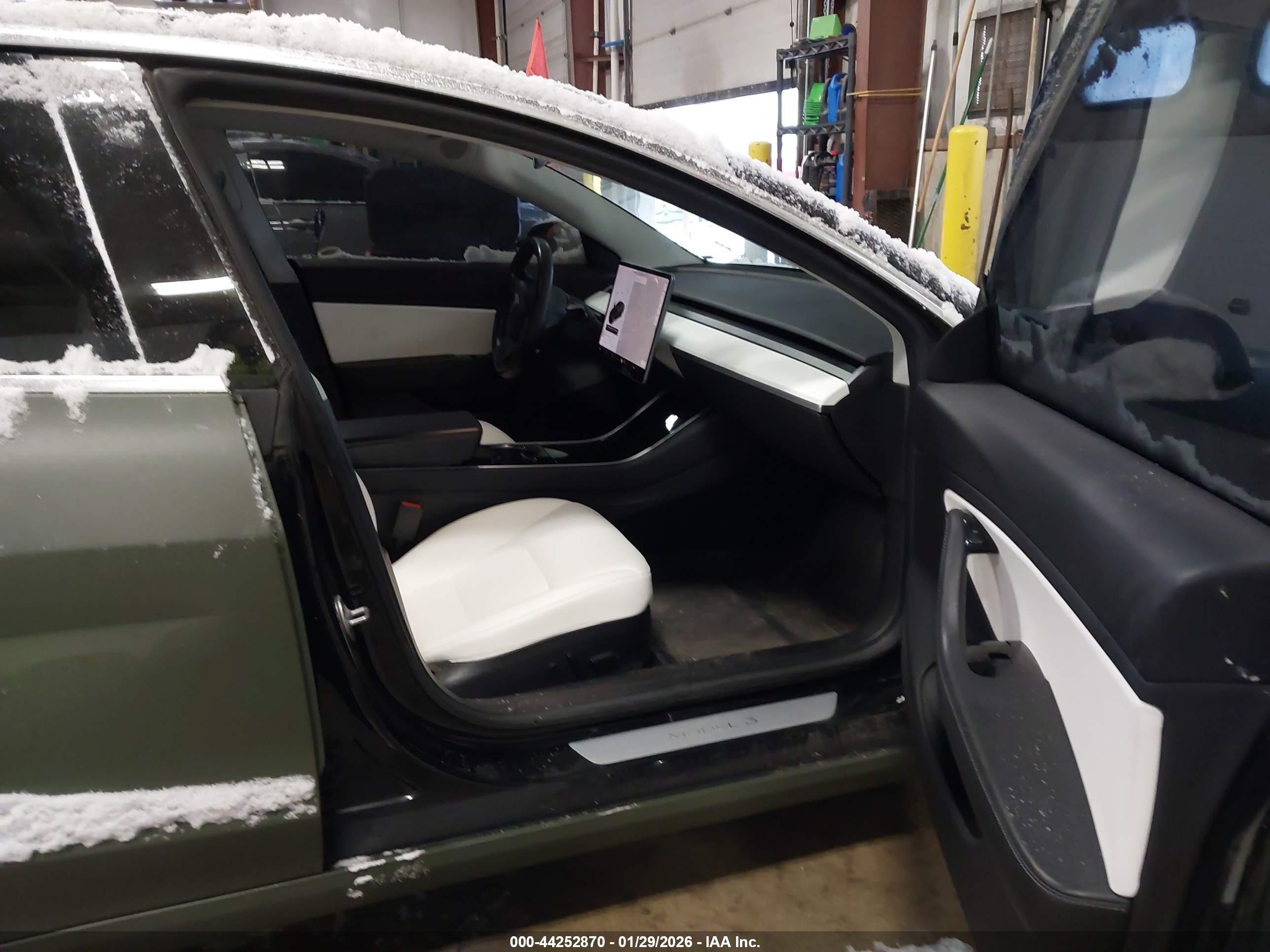 TESLA MODEL image 5