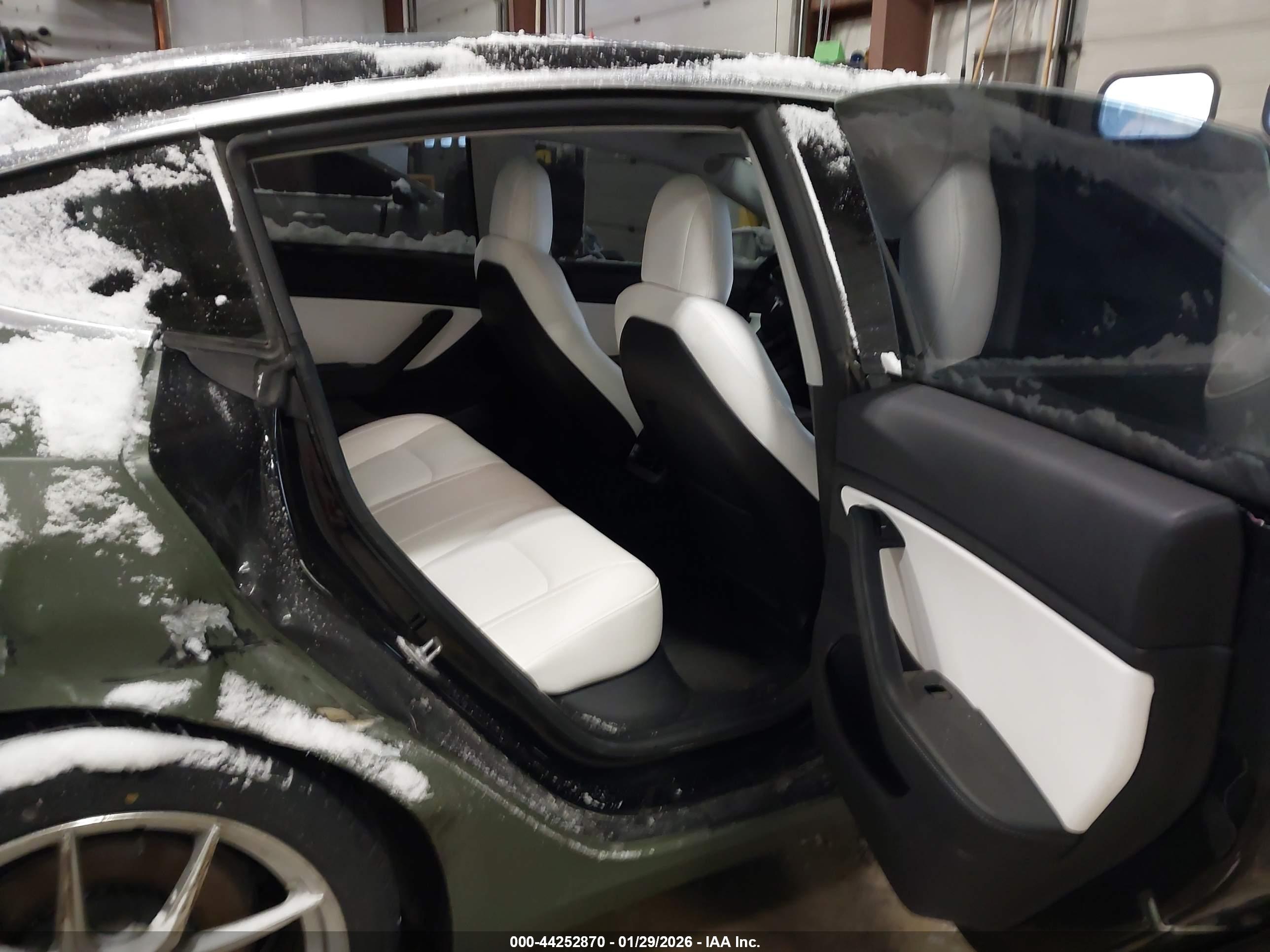 TESLA MODEL image 8