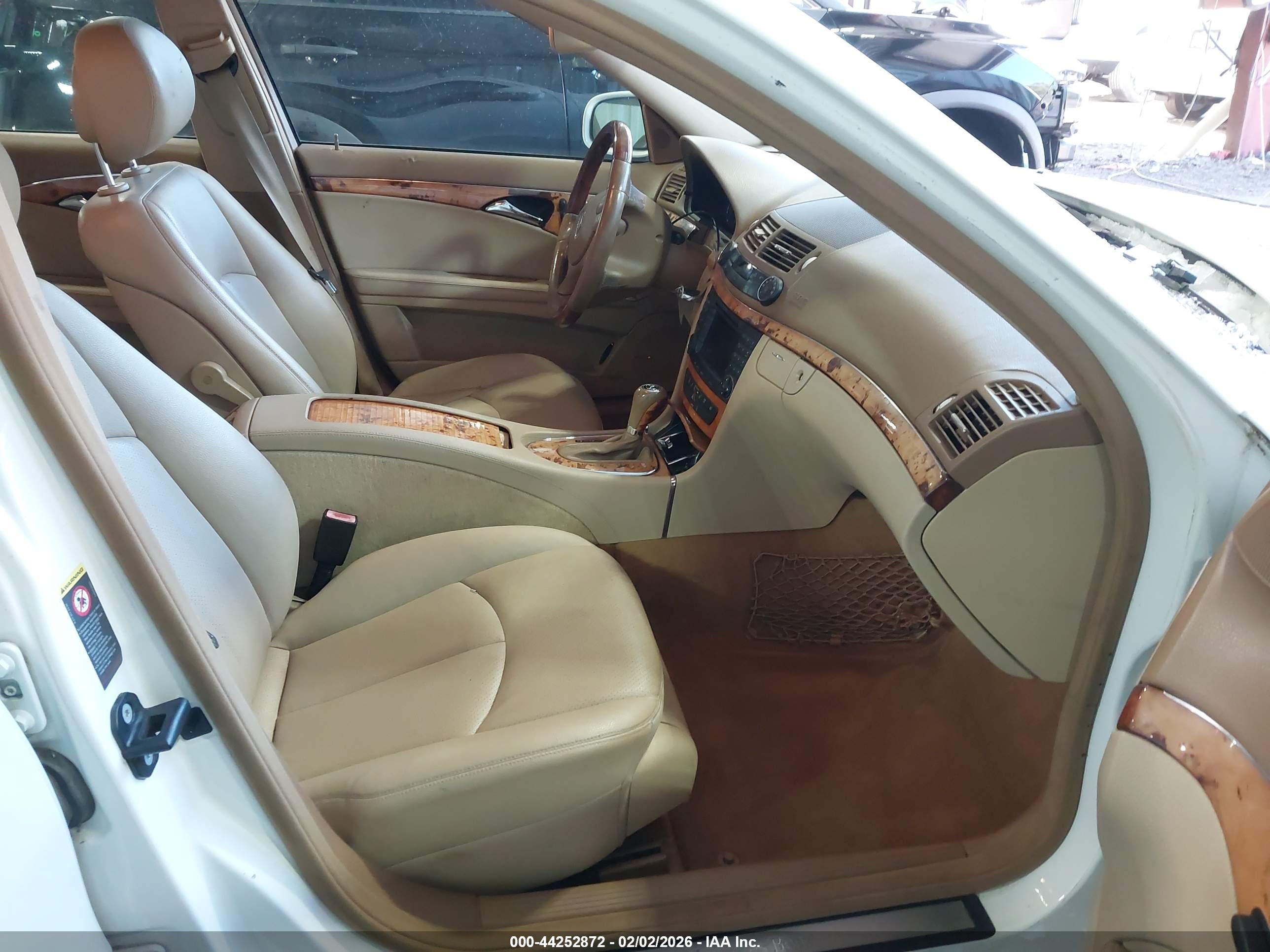MERCEDES-BENZ E image 5