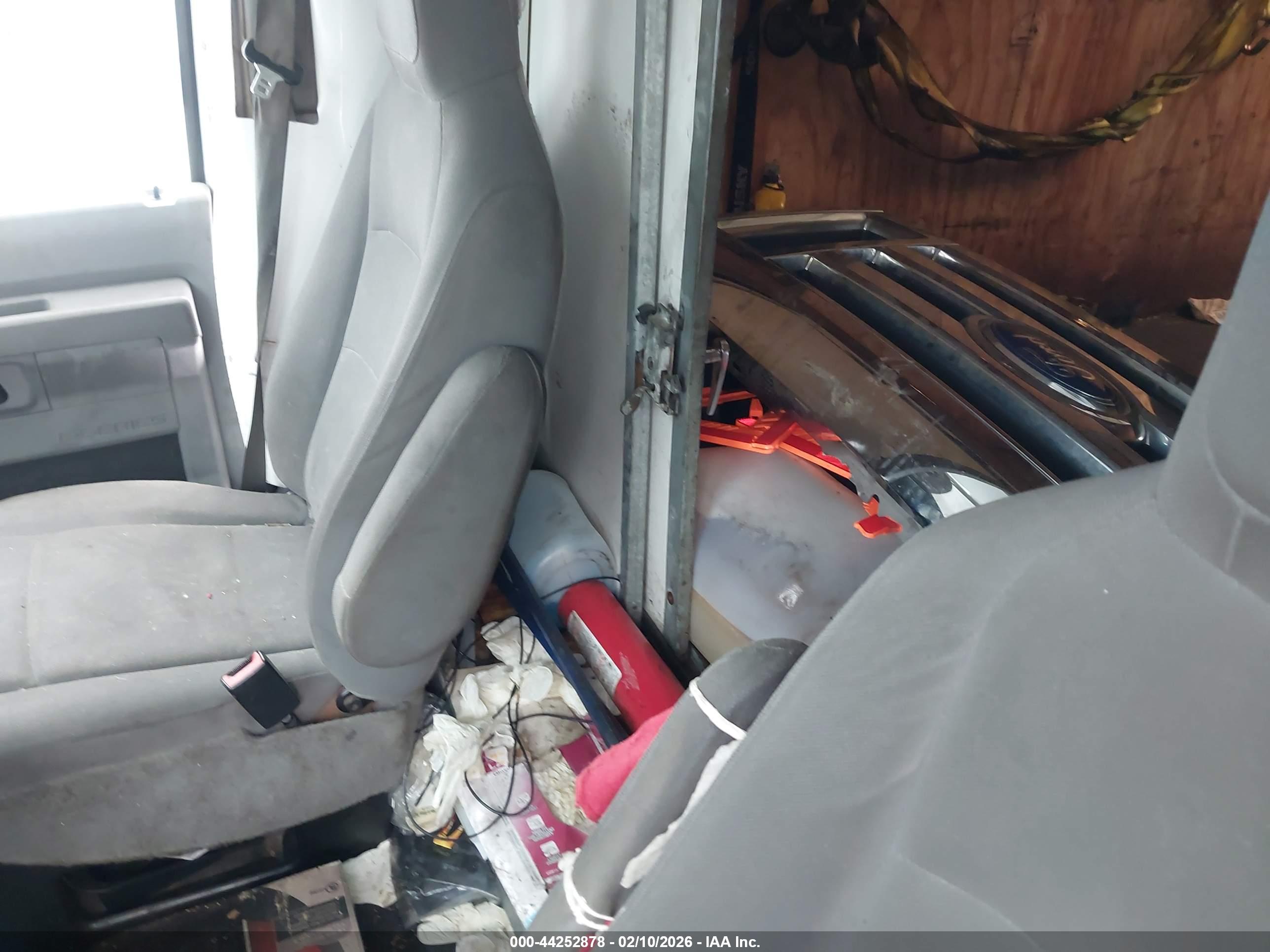 FORD E-350 image 7