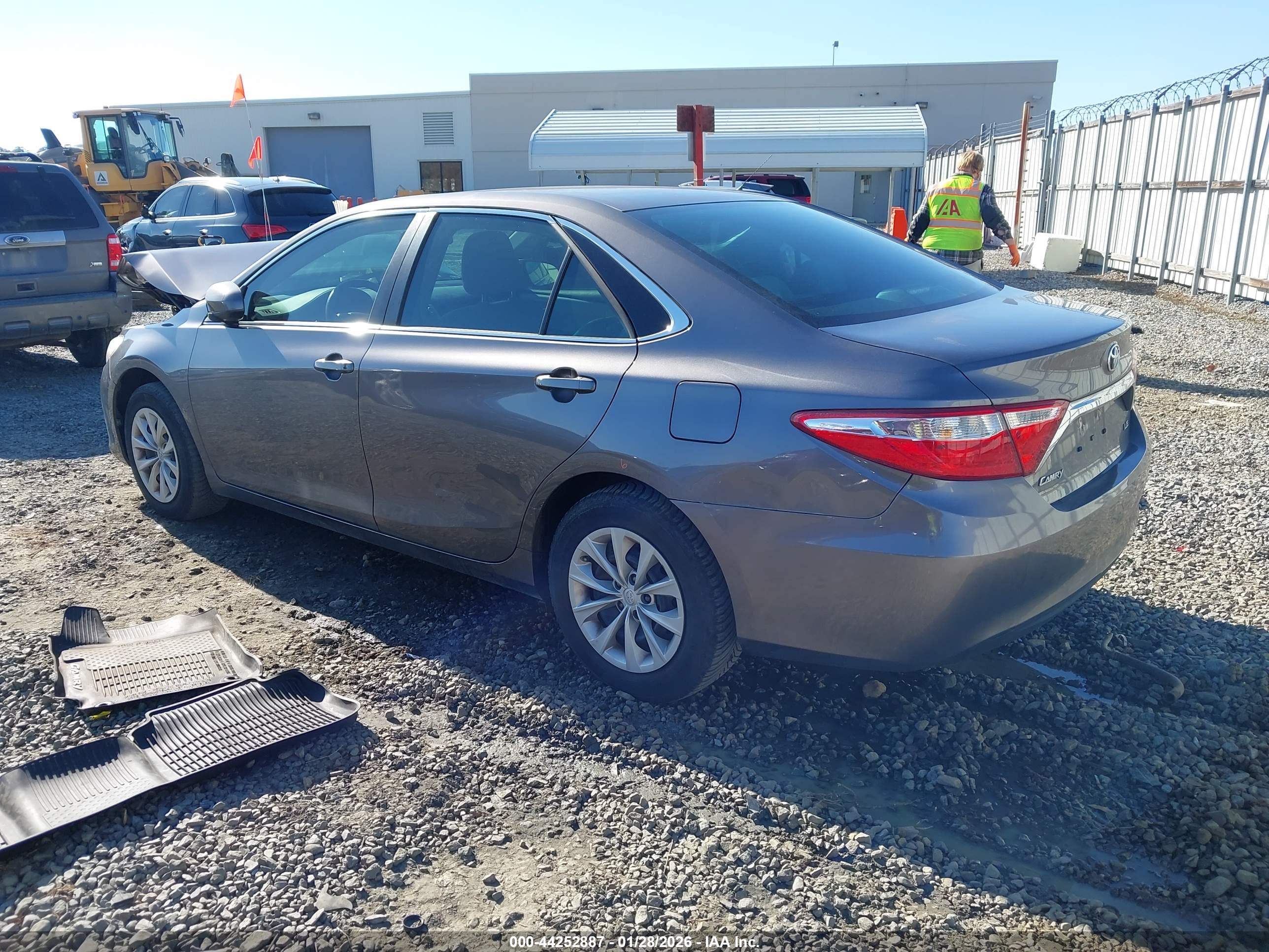 TOYOTA CAMRY image 3