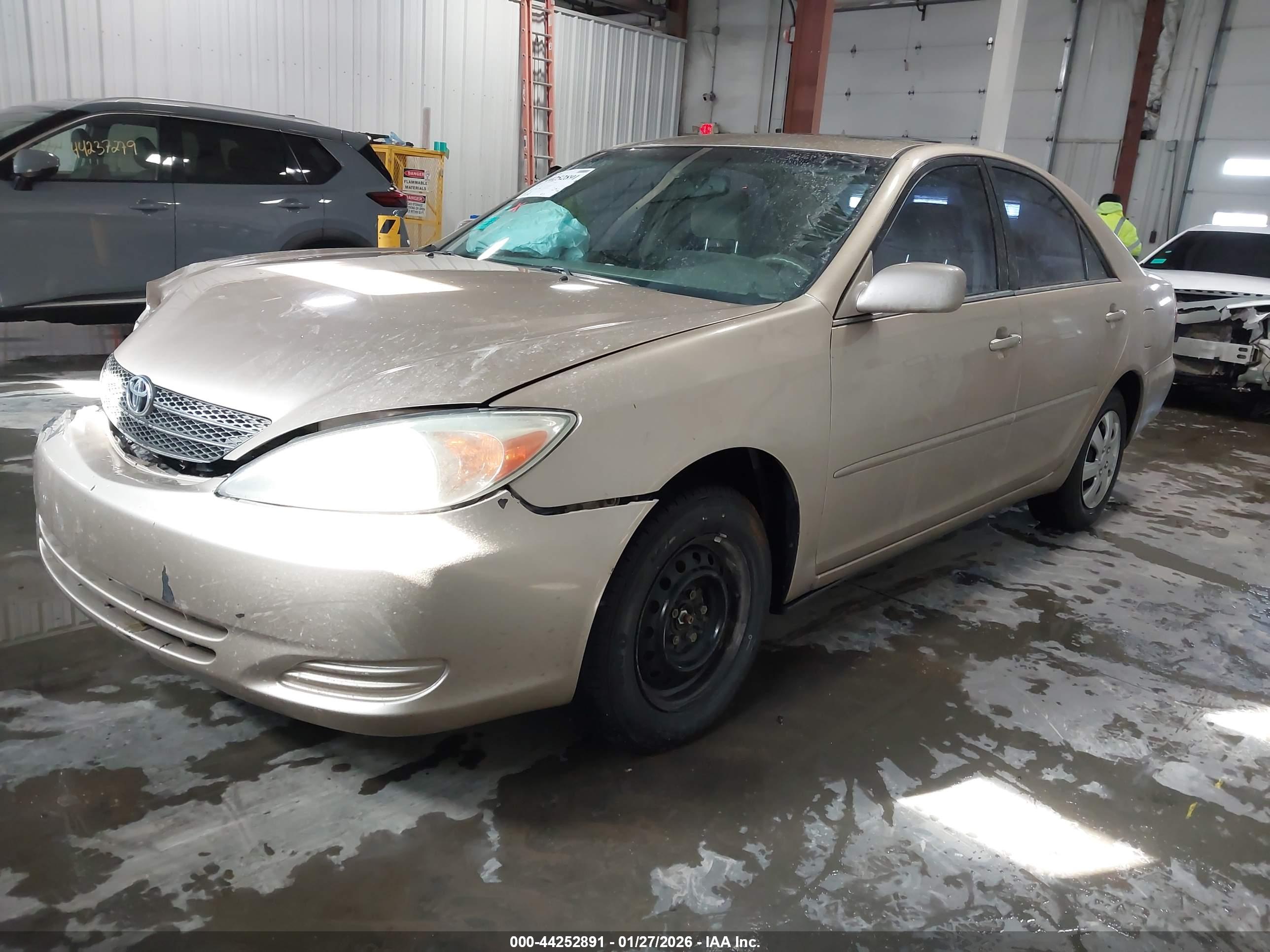 TOYOTA CAMRY image 2