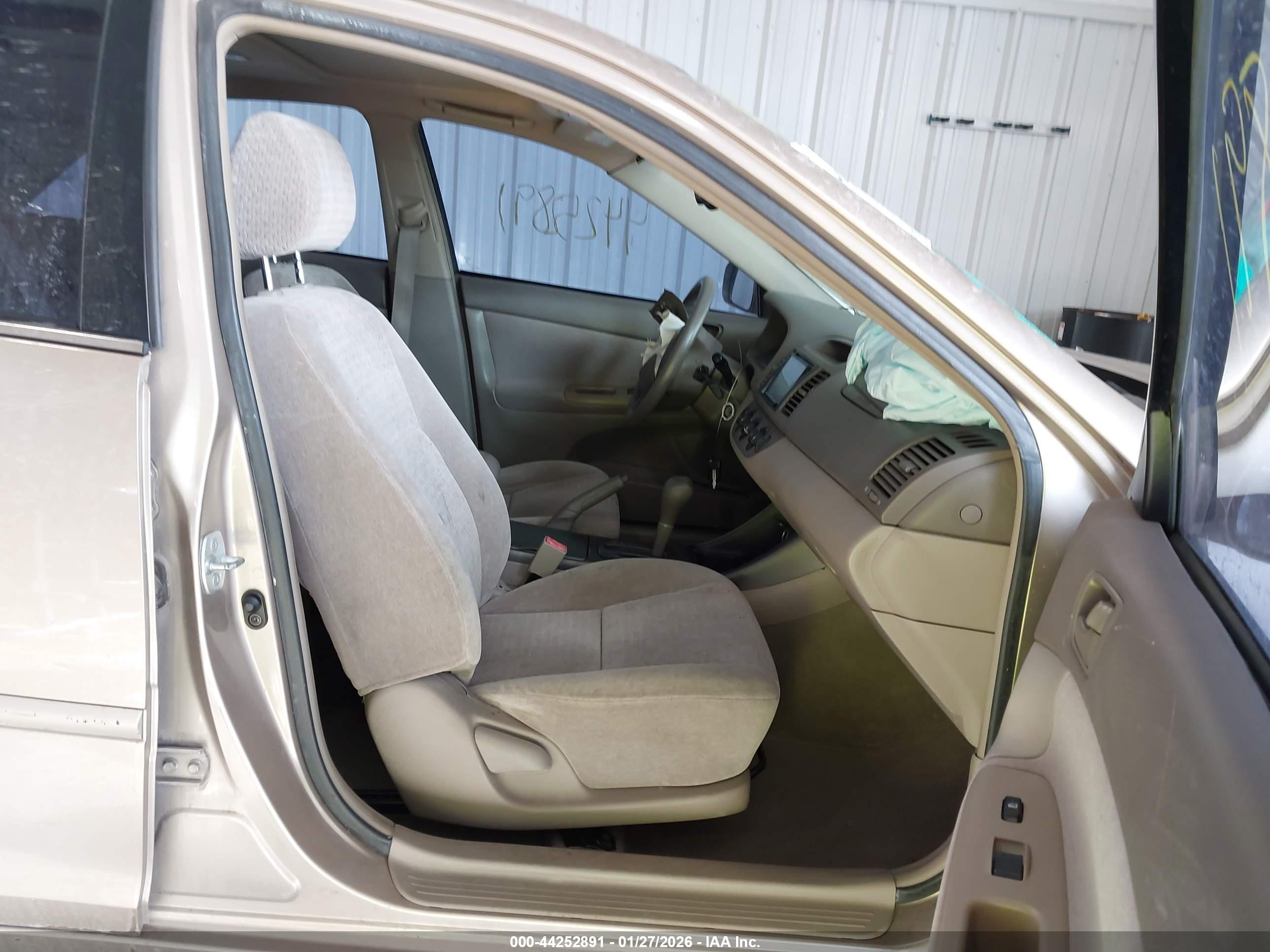 TOYOTA CAMRY image 5