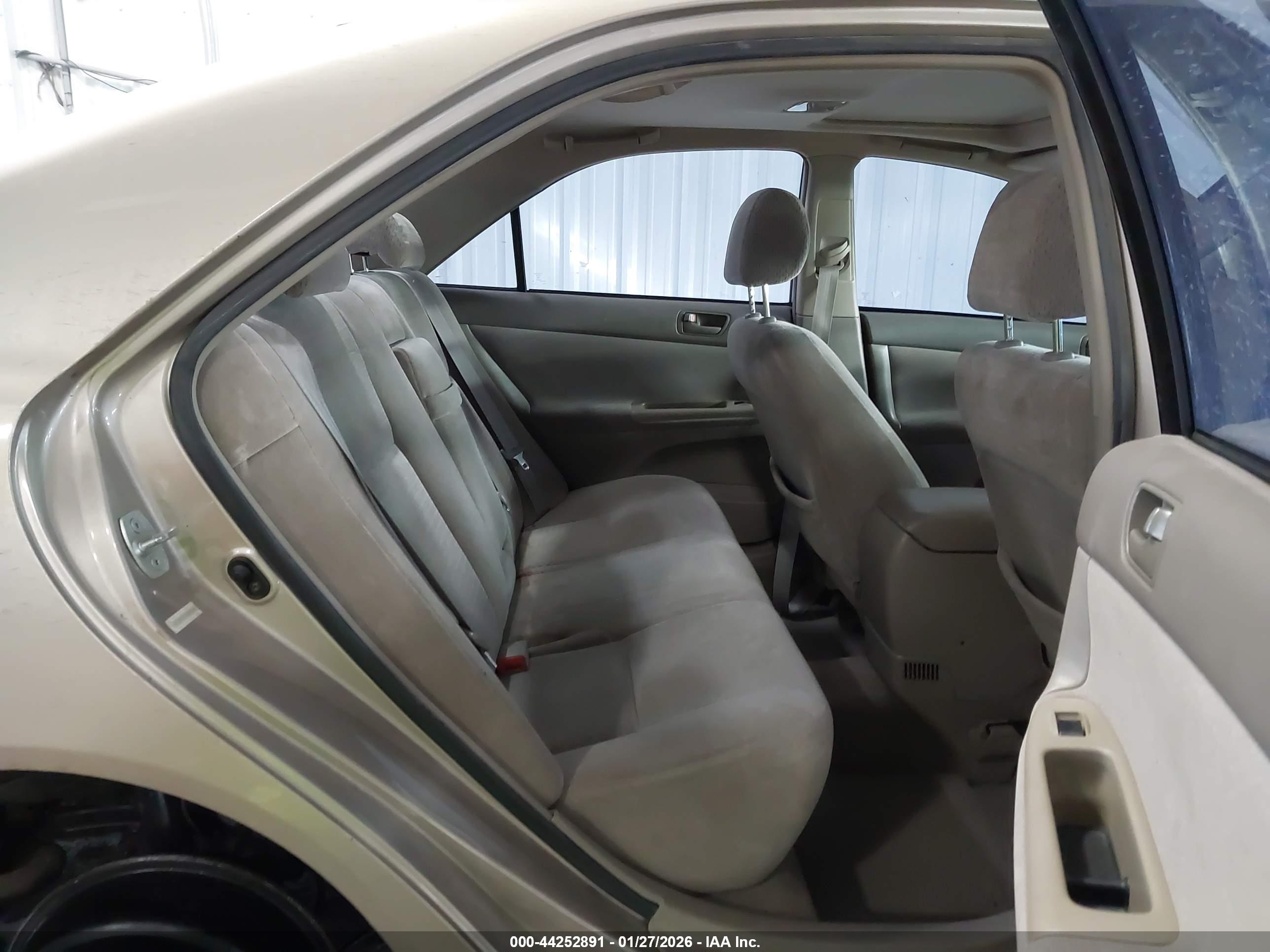 TOYOTA CAMRY image 8