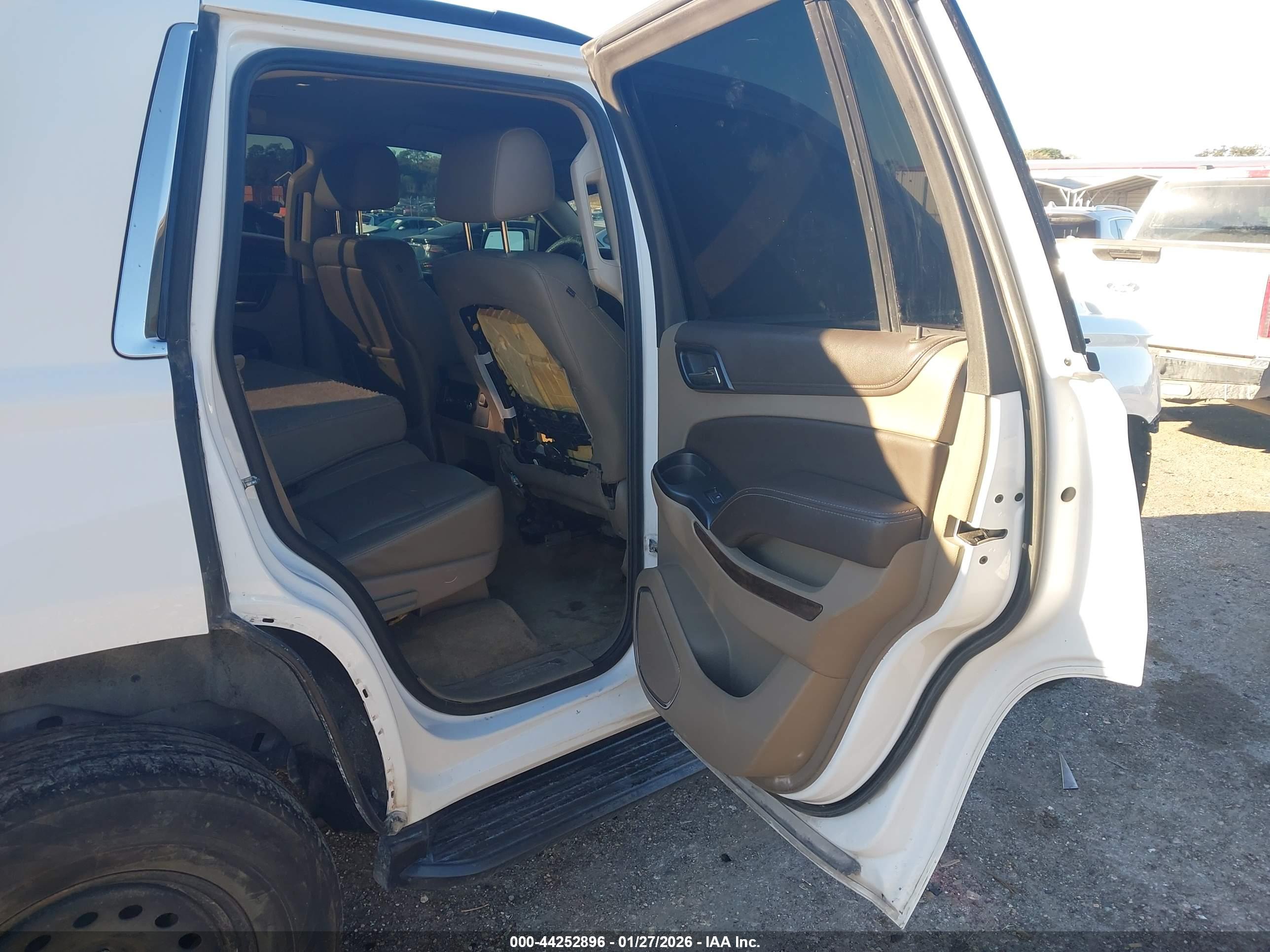 CHEVROLET TAHOE image 8
