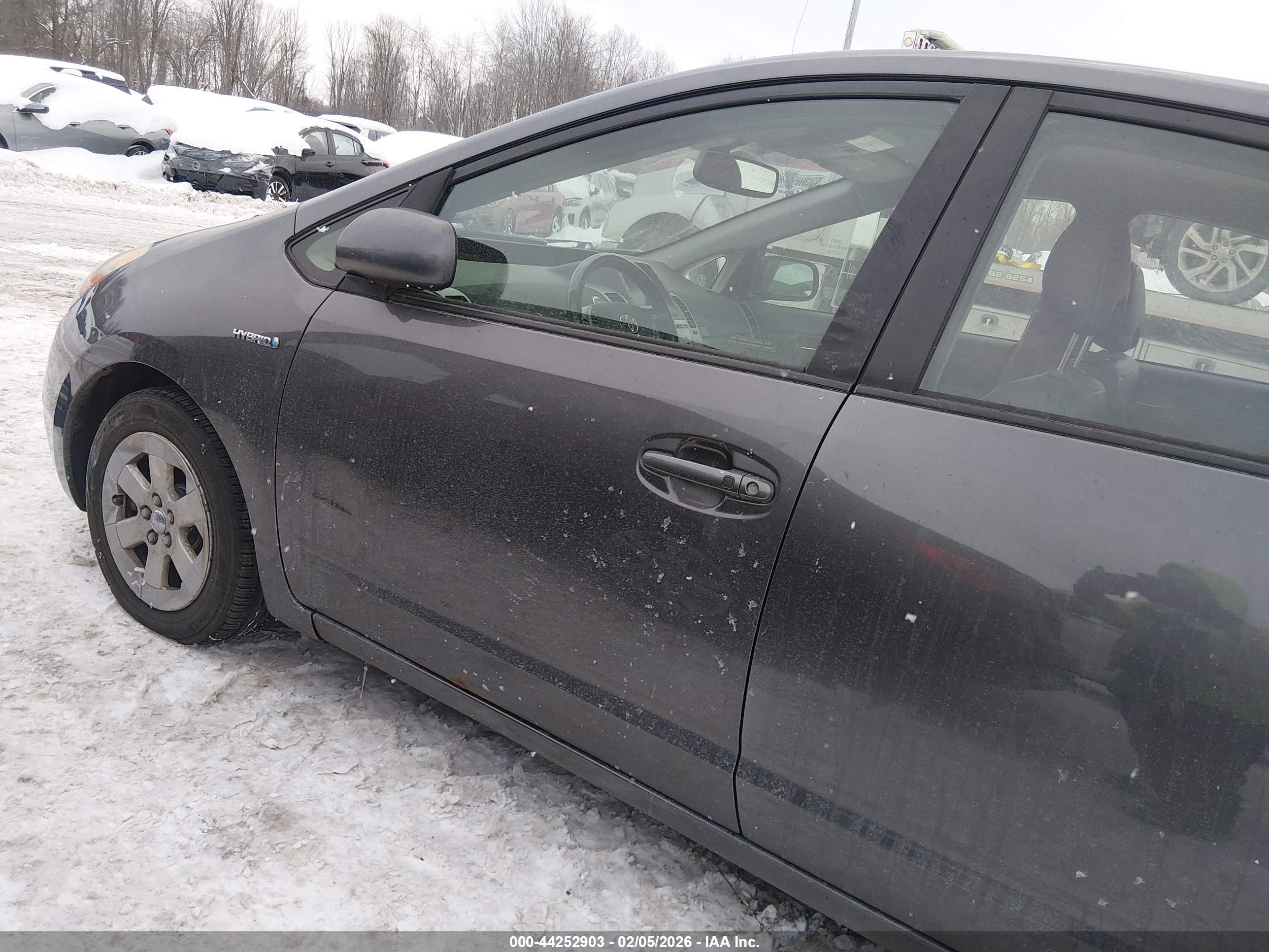 TOYOTA PRIUS image 6