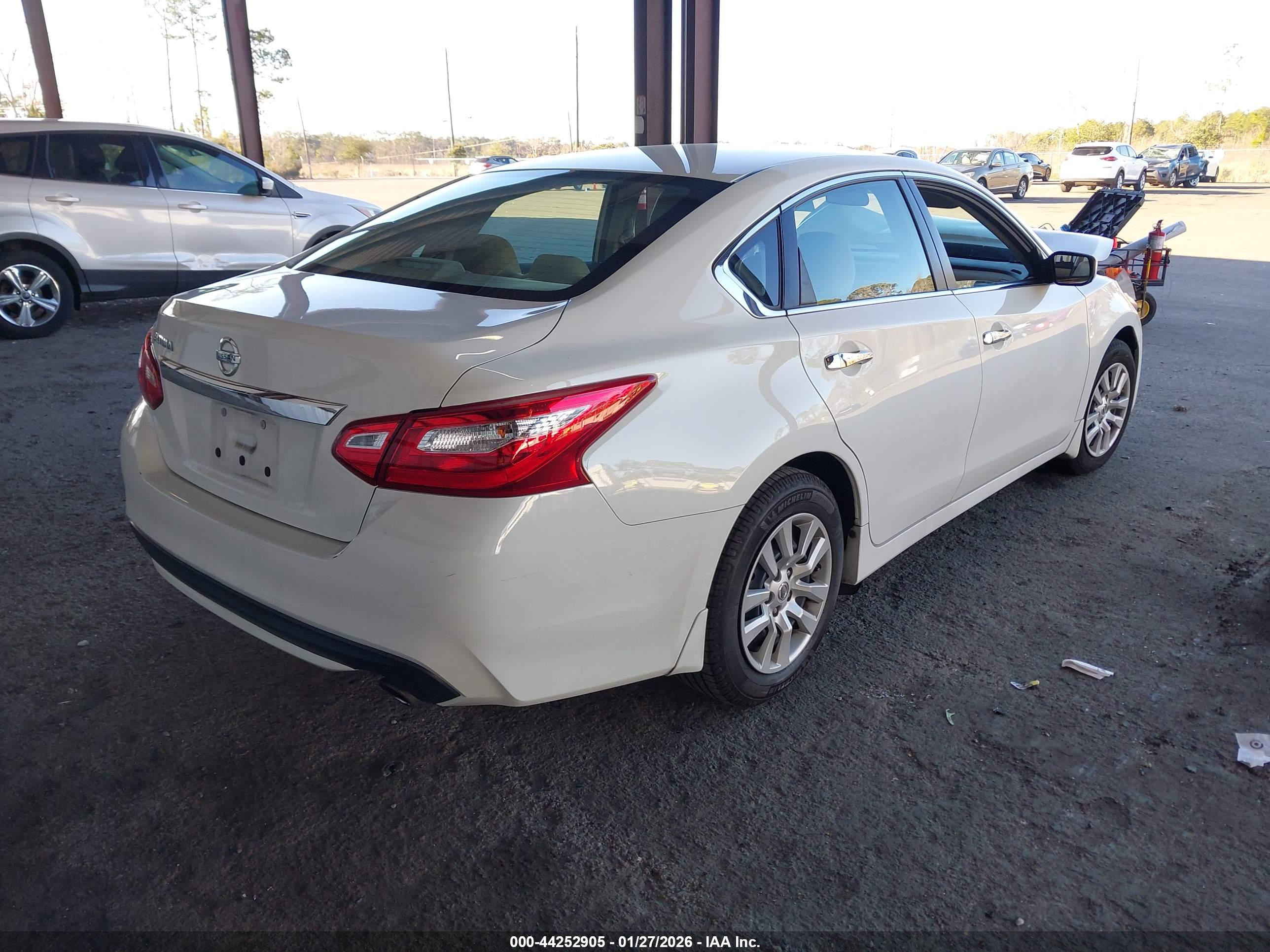 NISSAN ALTIMA image 4