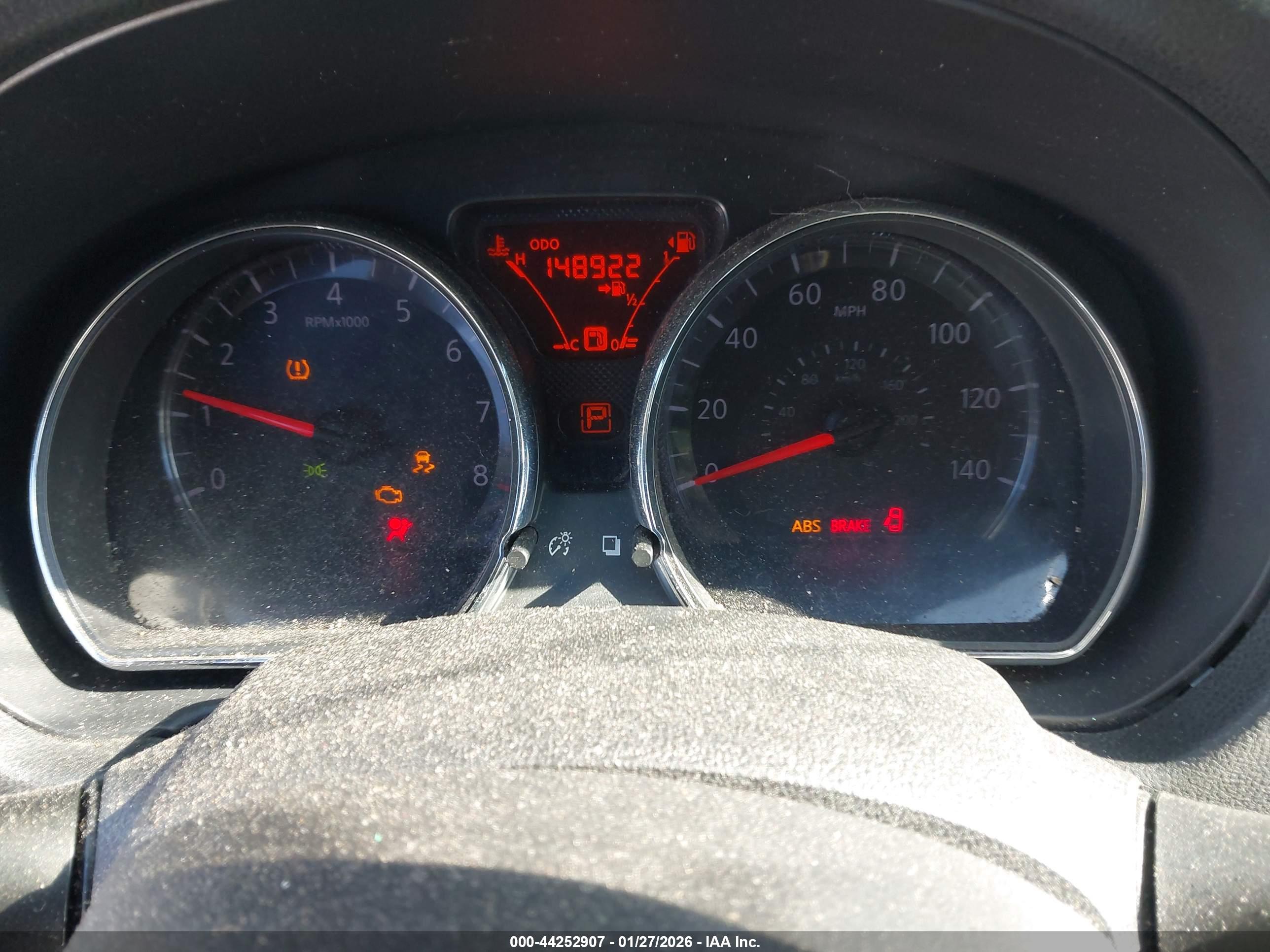 NISSAN VERSA image 7