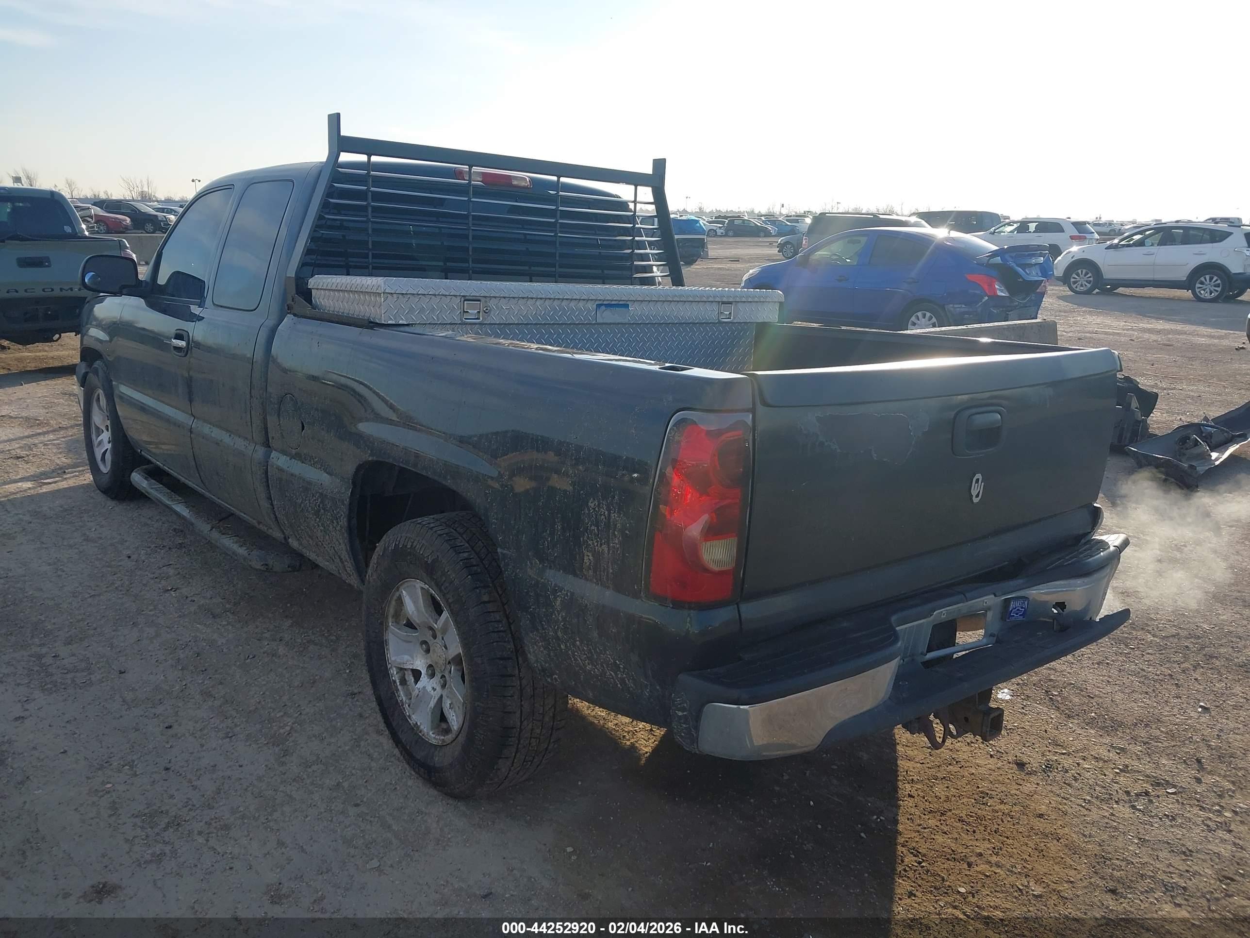CHEVROLET SILVERADO image 3