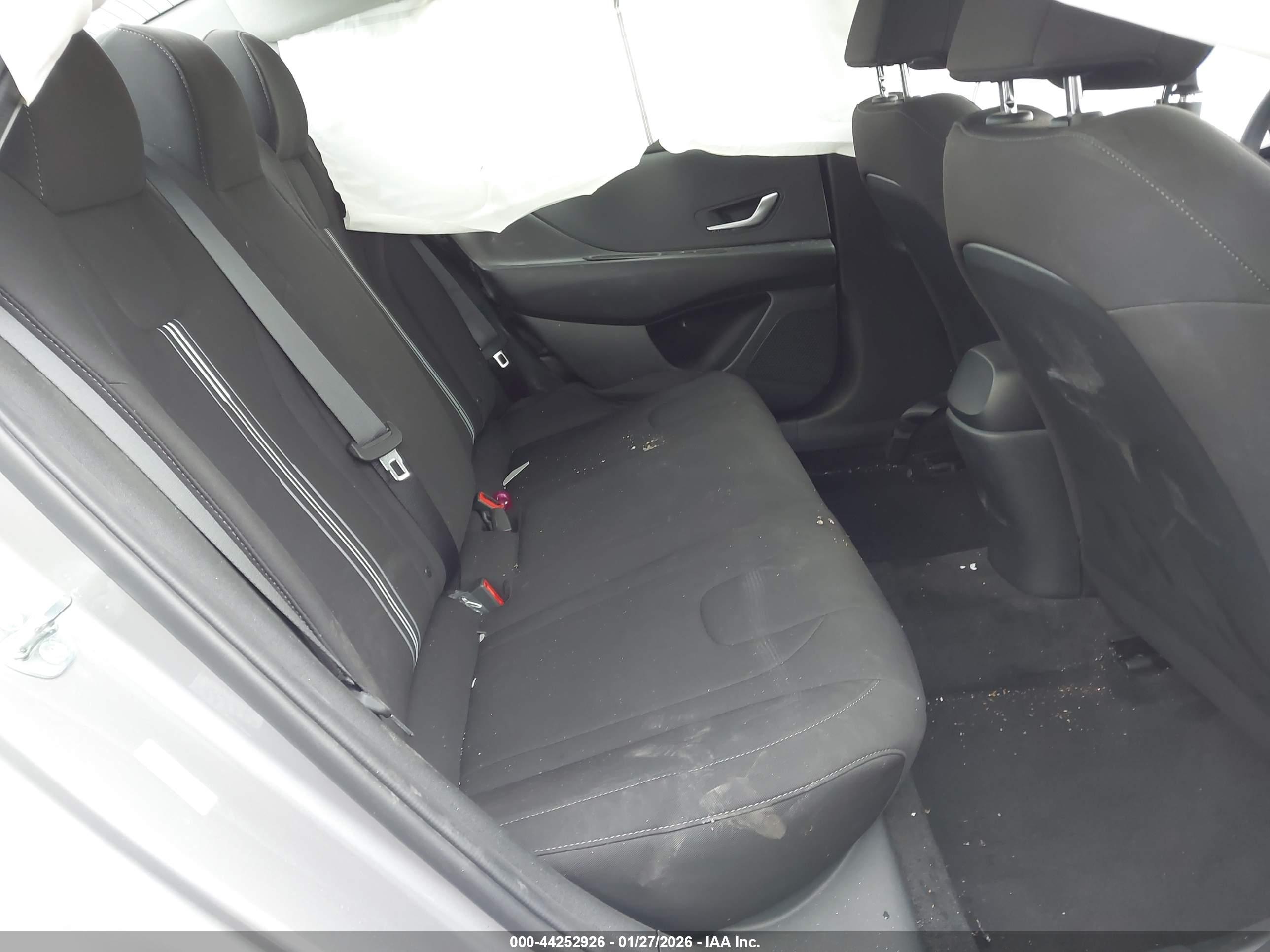 HYUNDAI ELANTRA image 8