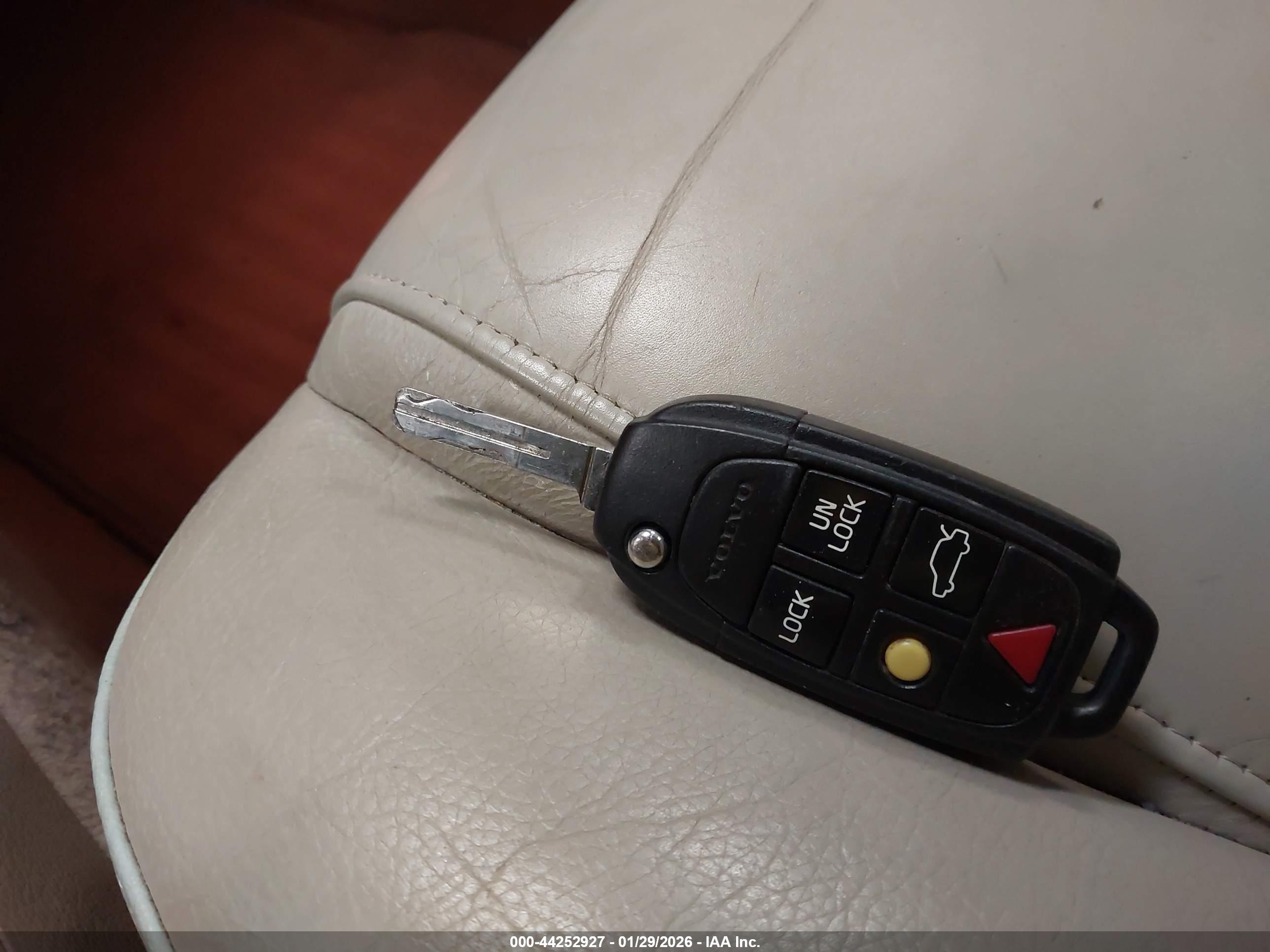 VOLVO XC90 image 11