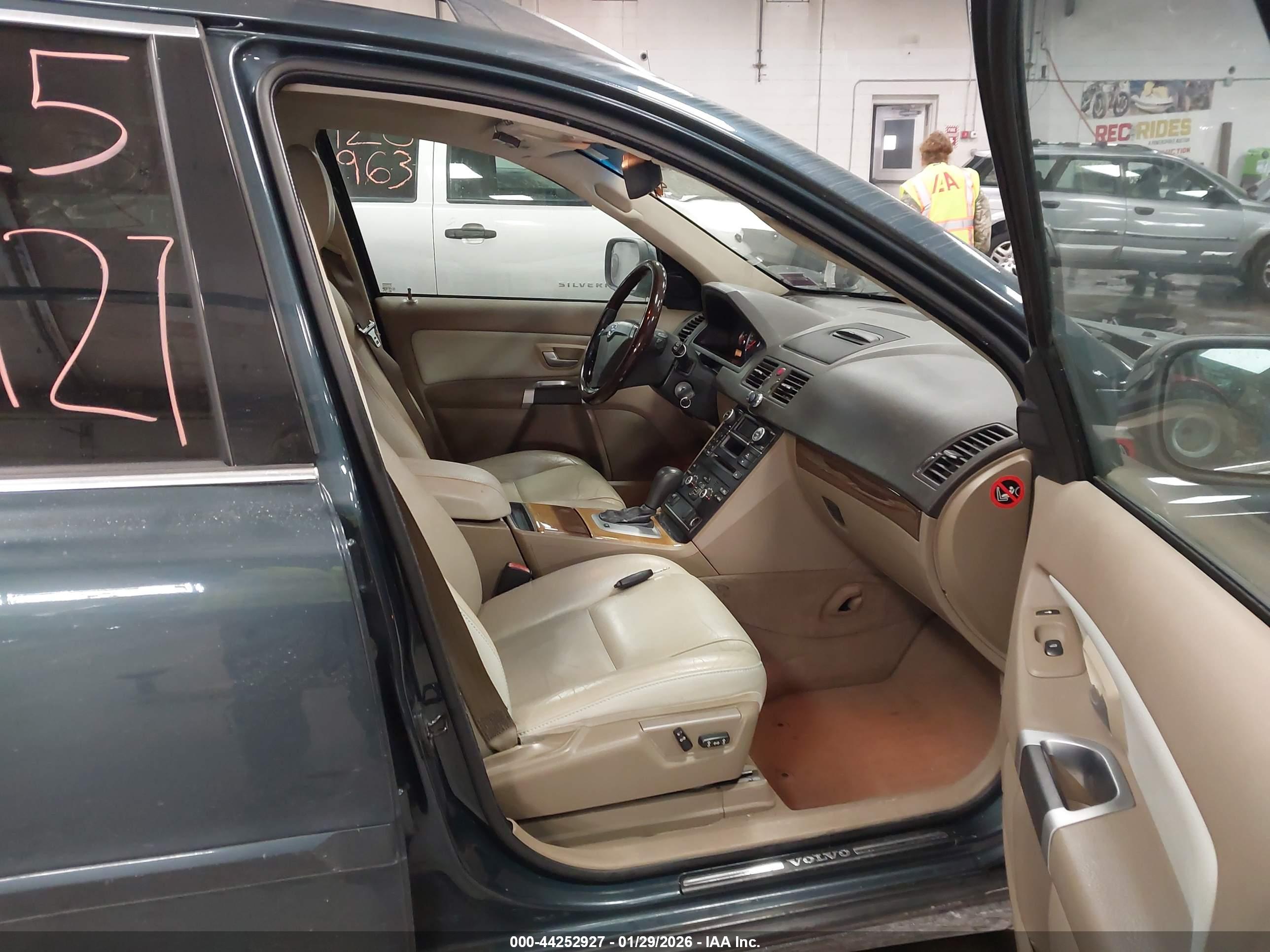 VOLVO XC90 image 5