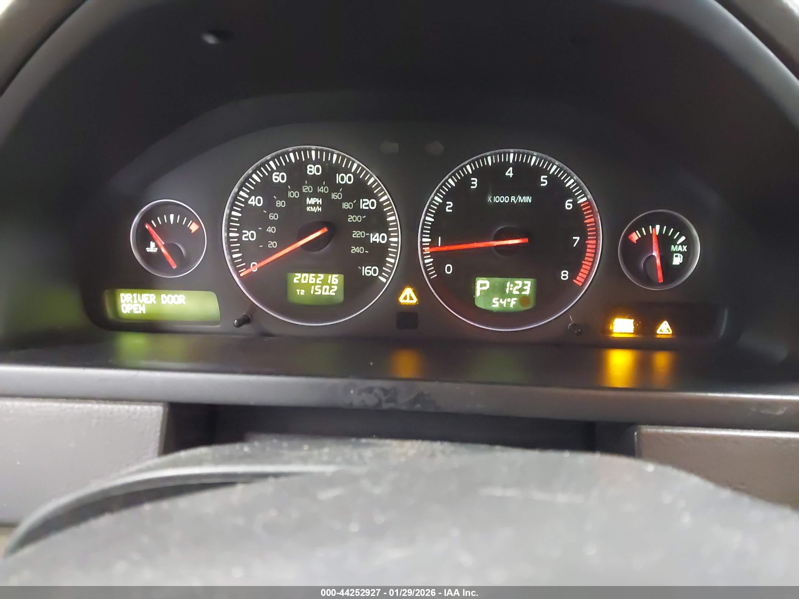 VOLVO XC90 image 7
