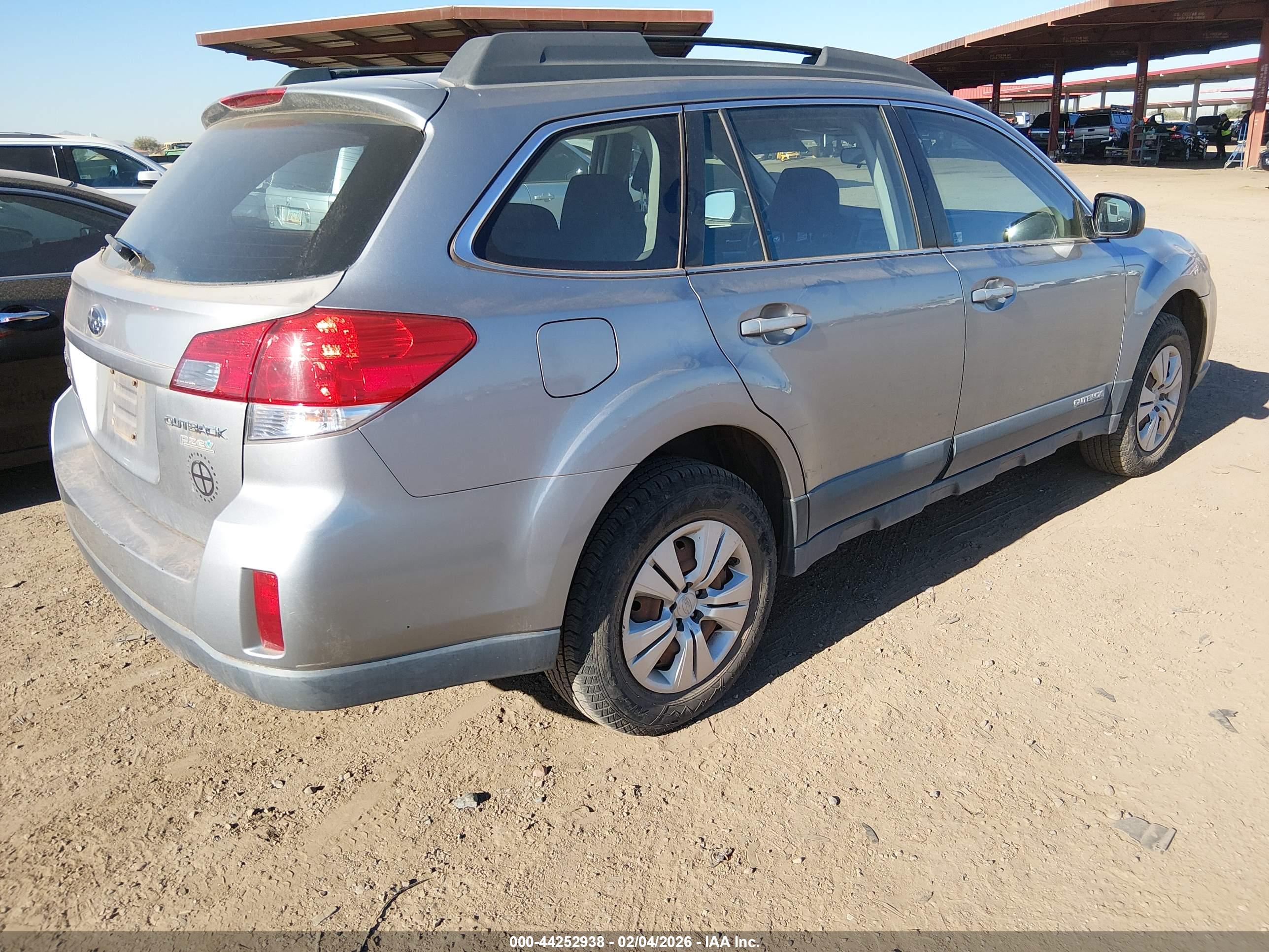 SUBARU OUTBACK image 4
