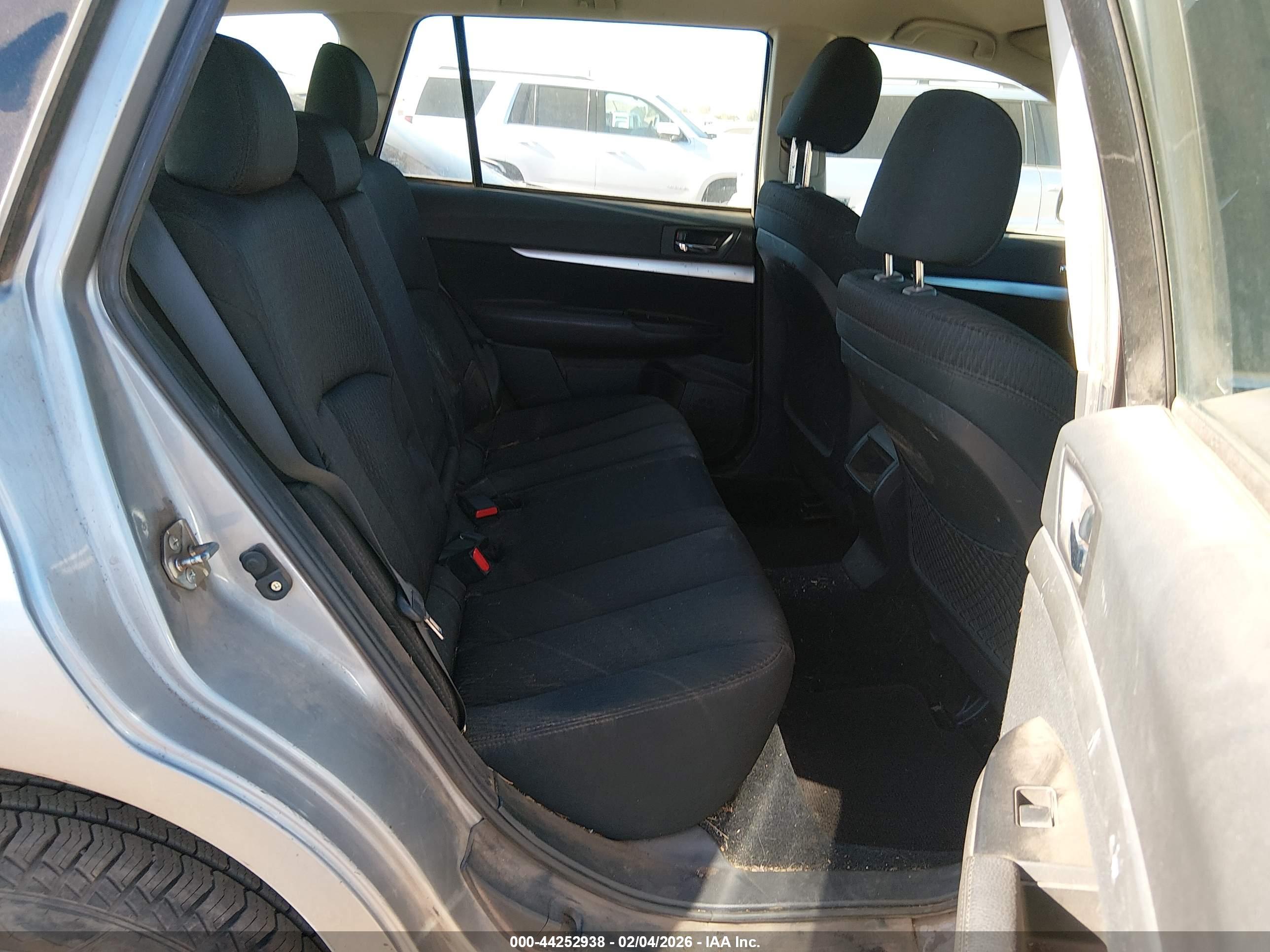 SUBARU OUTBACK image 8