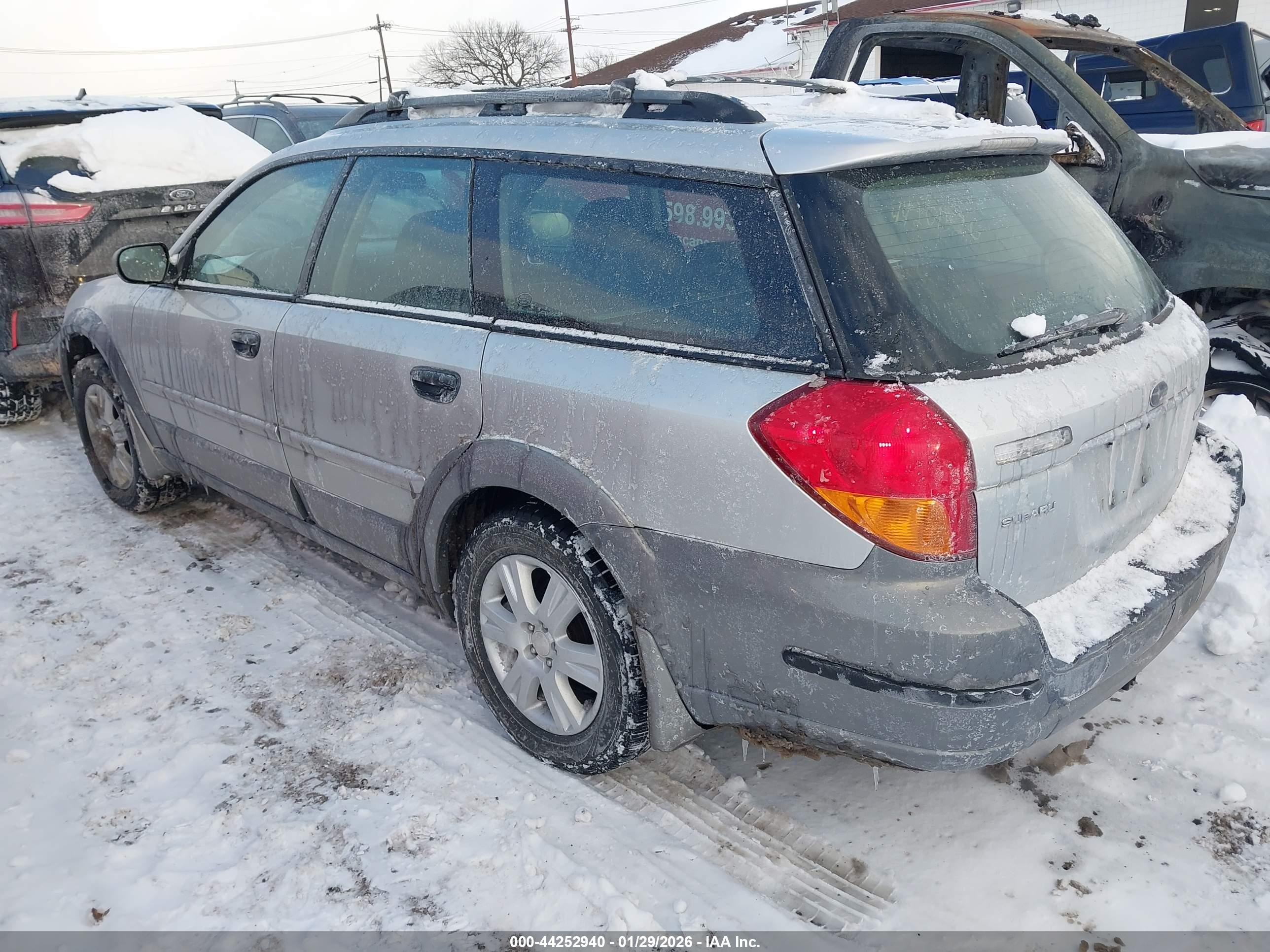 SUBARU OUTBACK image 3