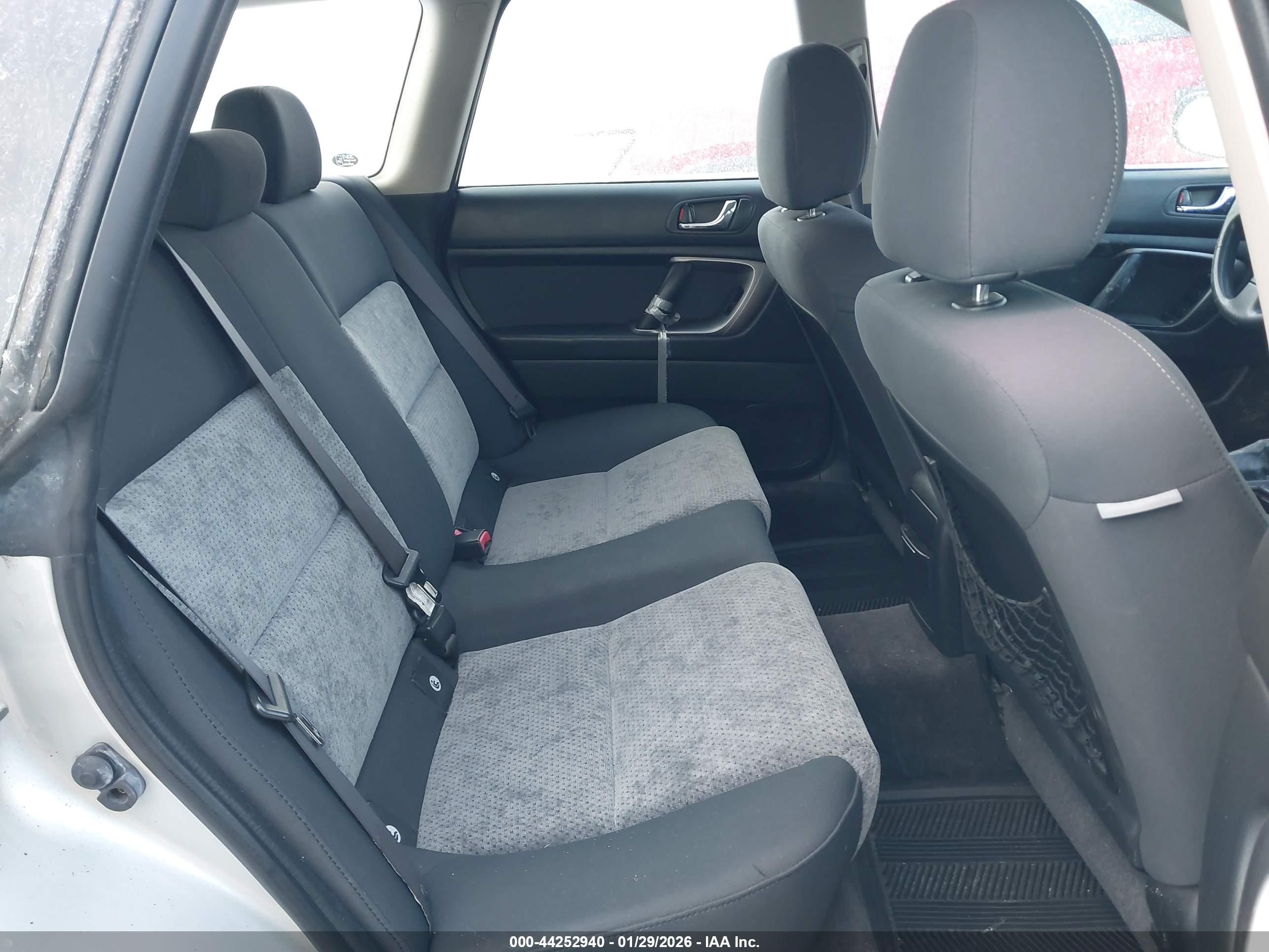 SUBARU OUTBACK image 8